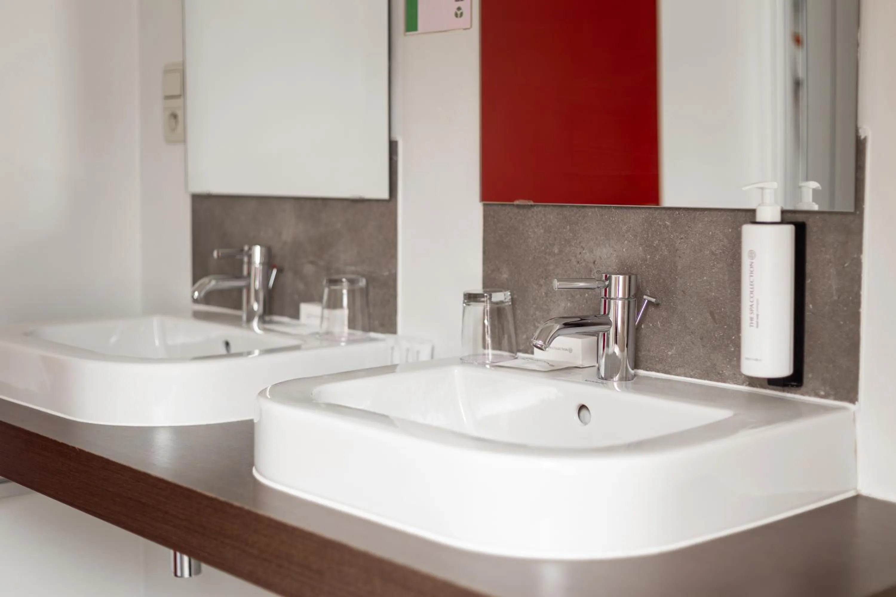 Bathroom in Hotel Orion