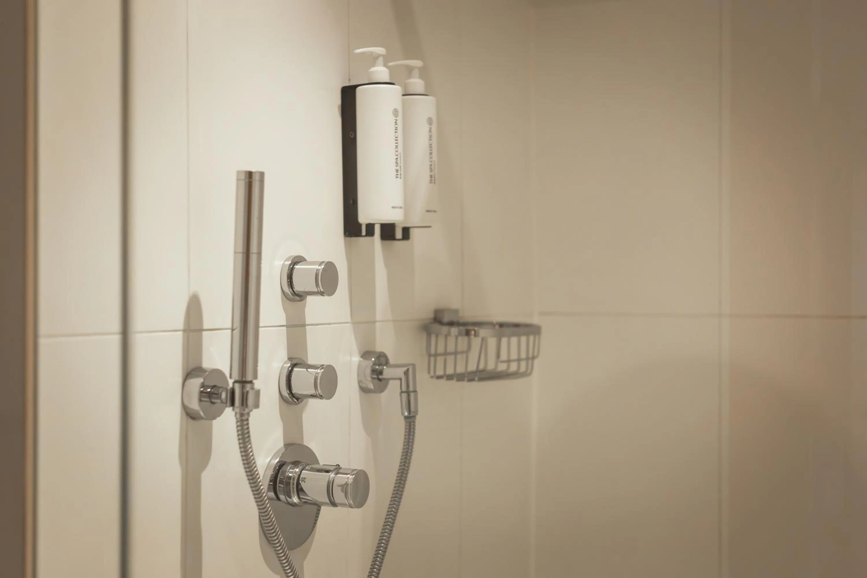 Shower in Hotel Orion