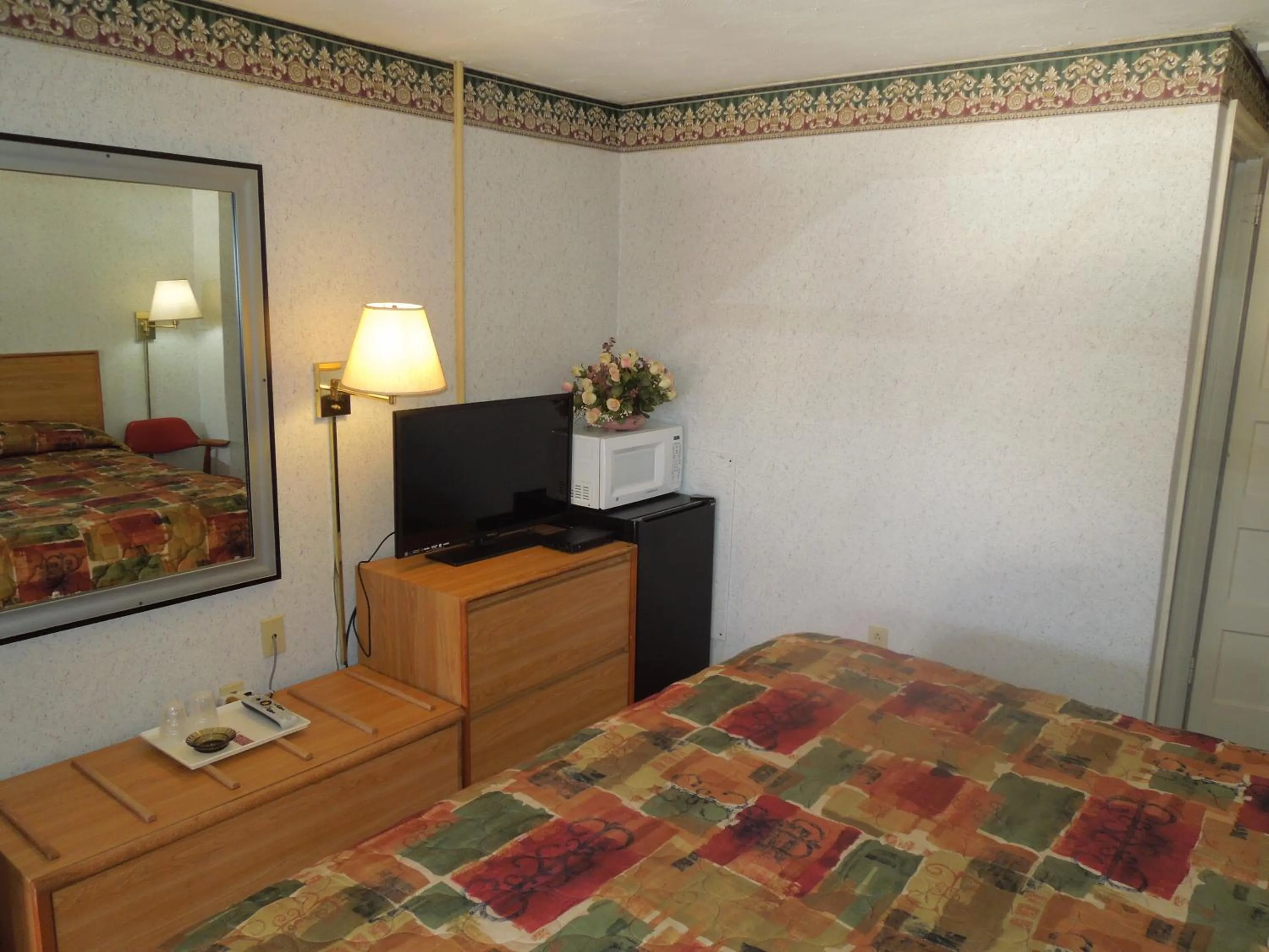 Bed in Red Lion Motel Southampton