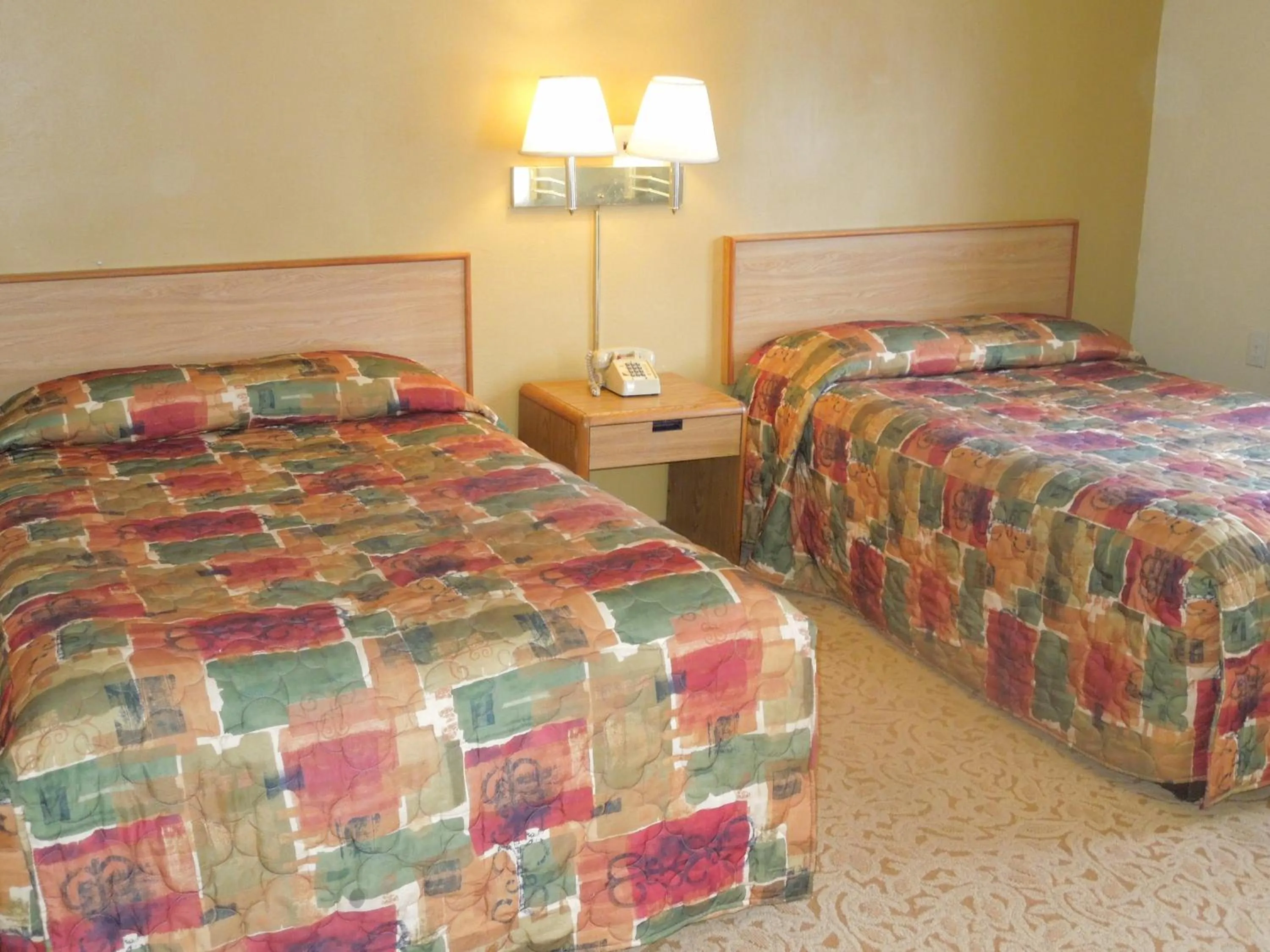 Bed in Red Lion Motel Southampton