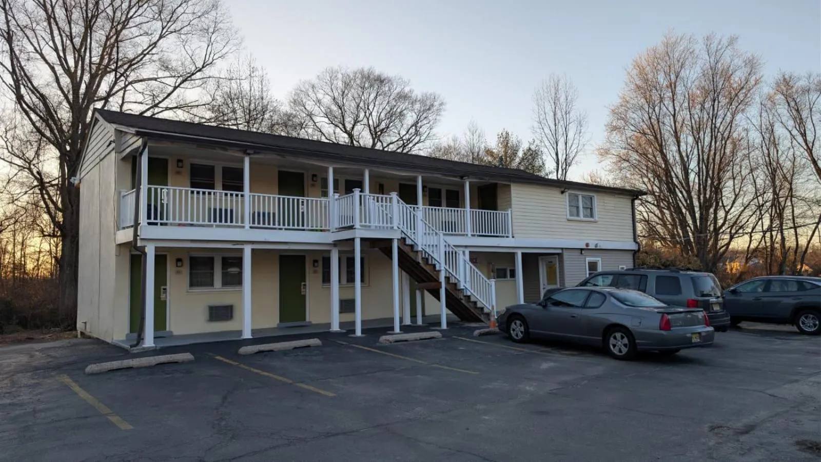 Property building in Red Lion Motel Southampton