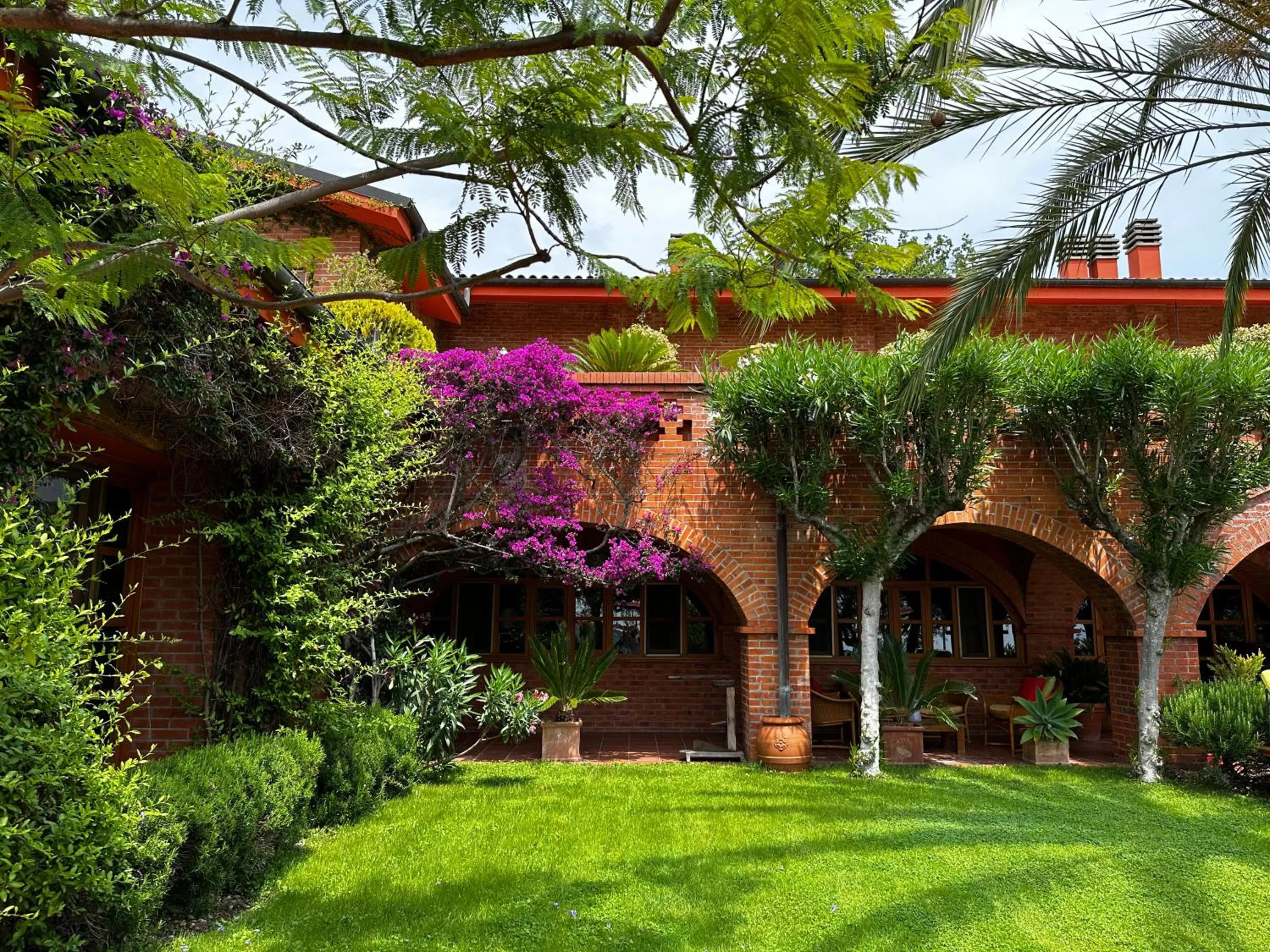 Inner courtyard view in Relais San Damian