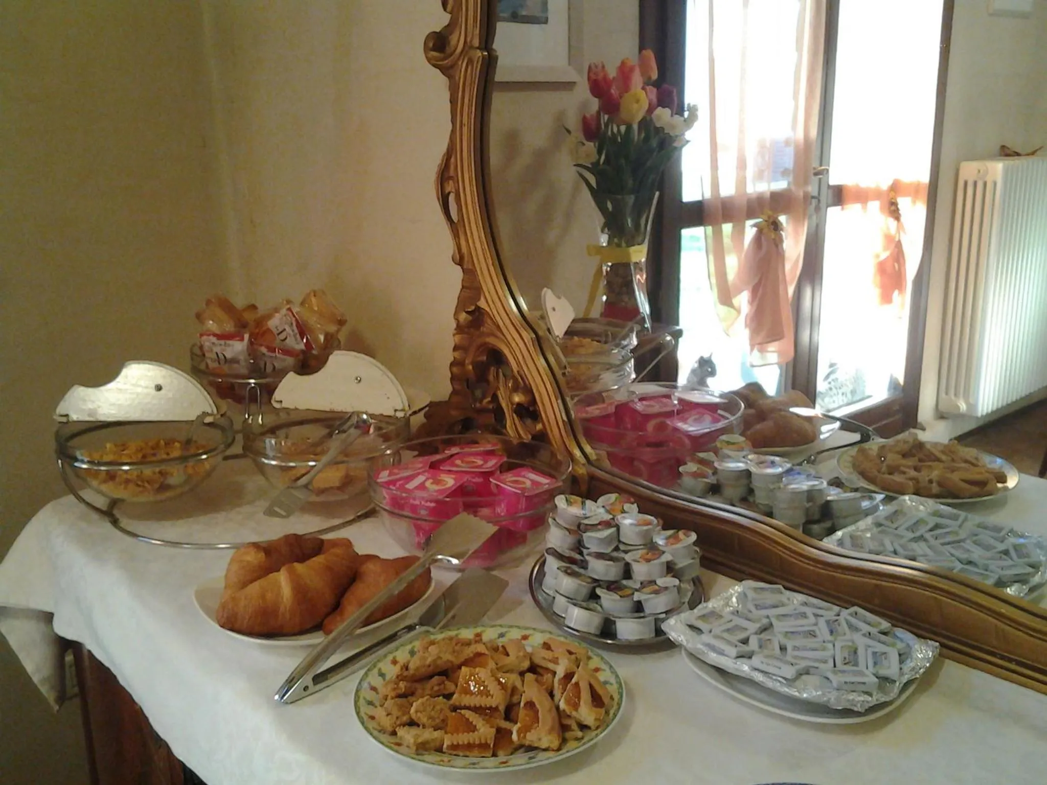 Continental breakfast in Hotel La Corte