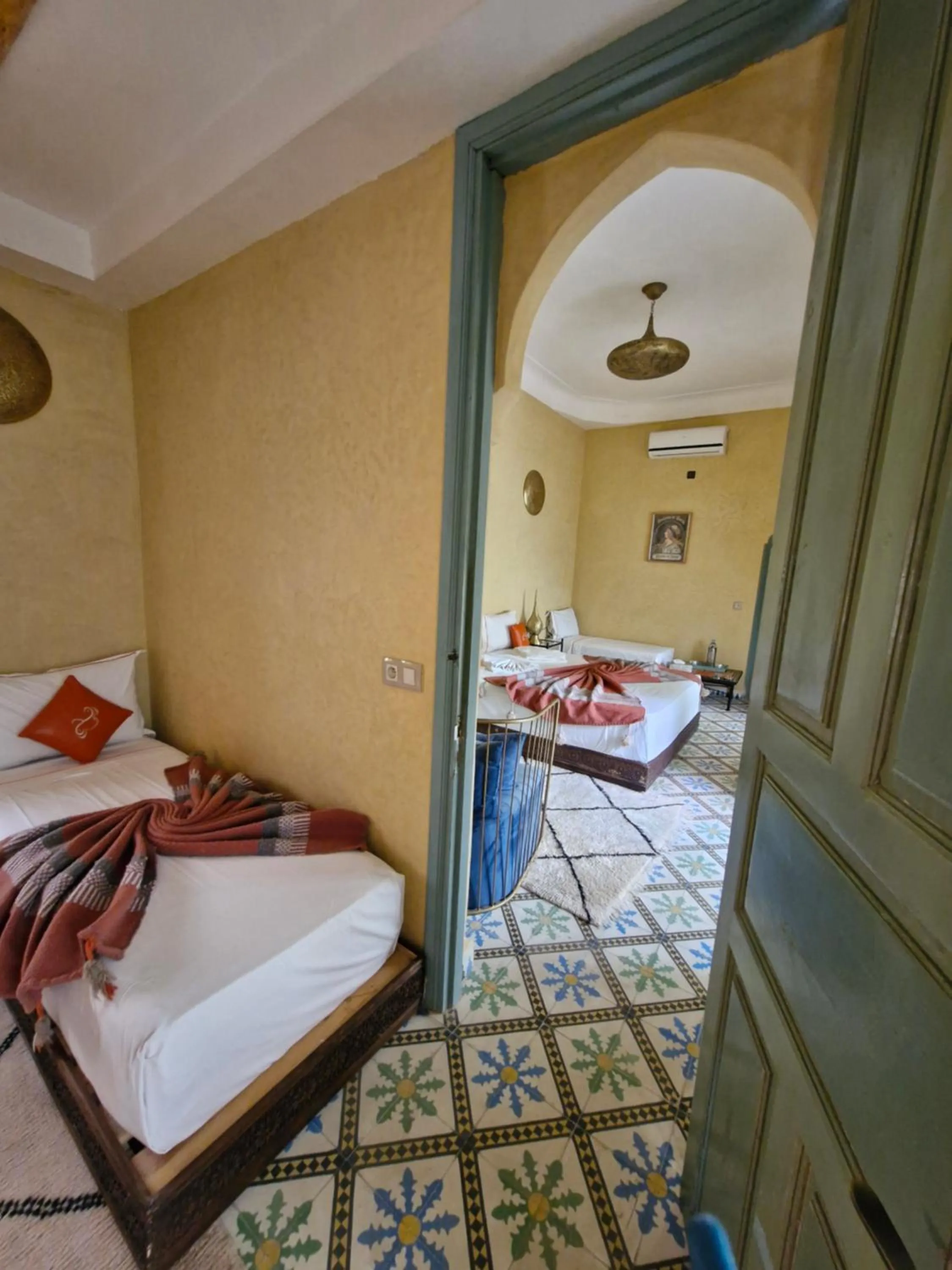 Photo of the whole room, Bed in Riad Orange