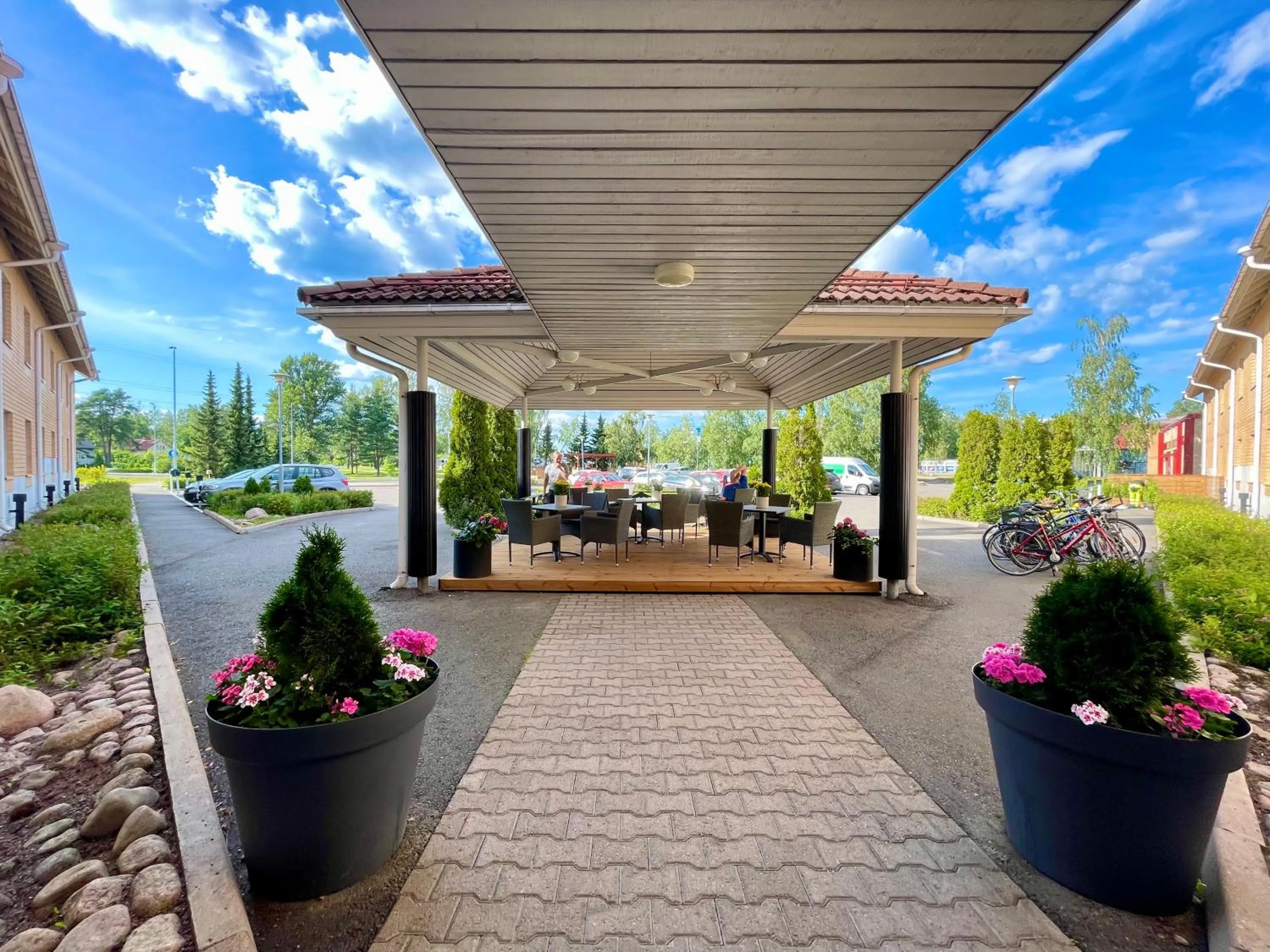 Property building in Hotel Jokipuisto