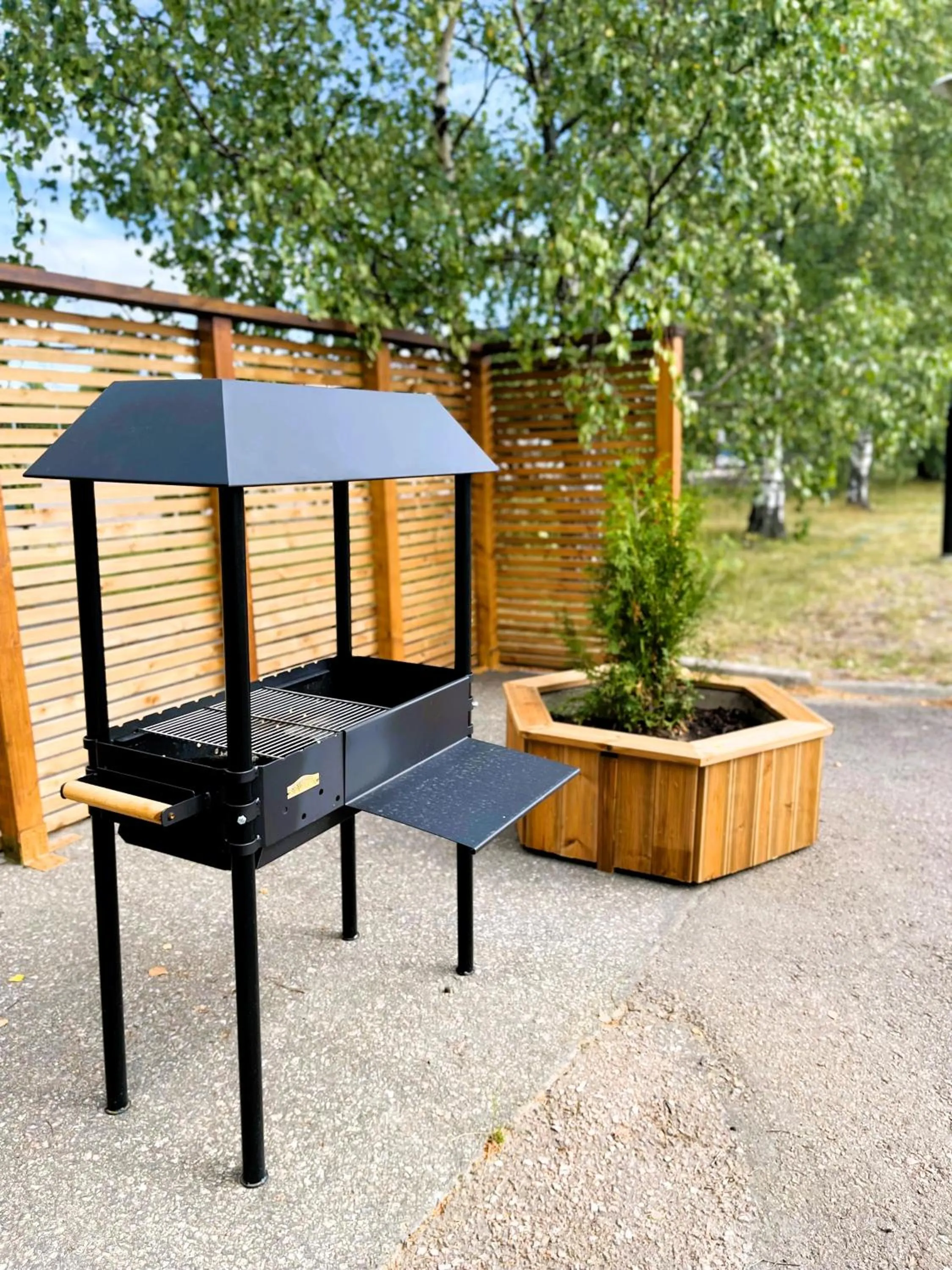 BBQ facilities in Hotel Jokipuisto