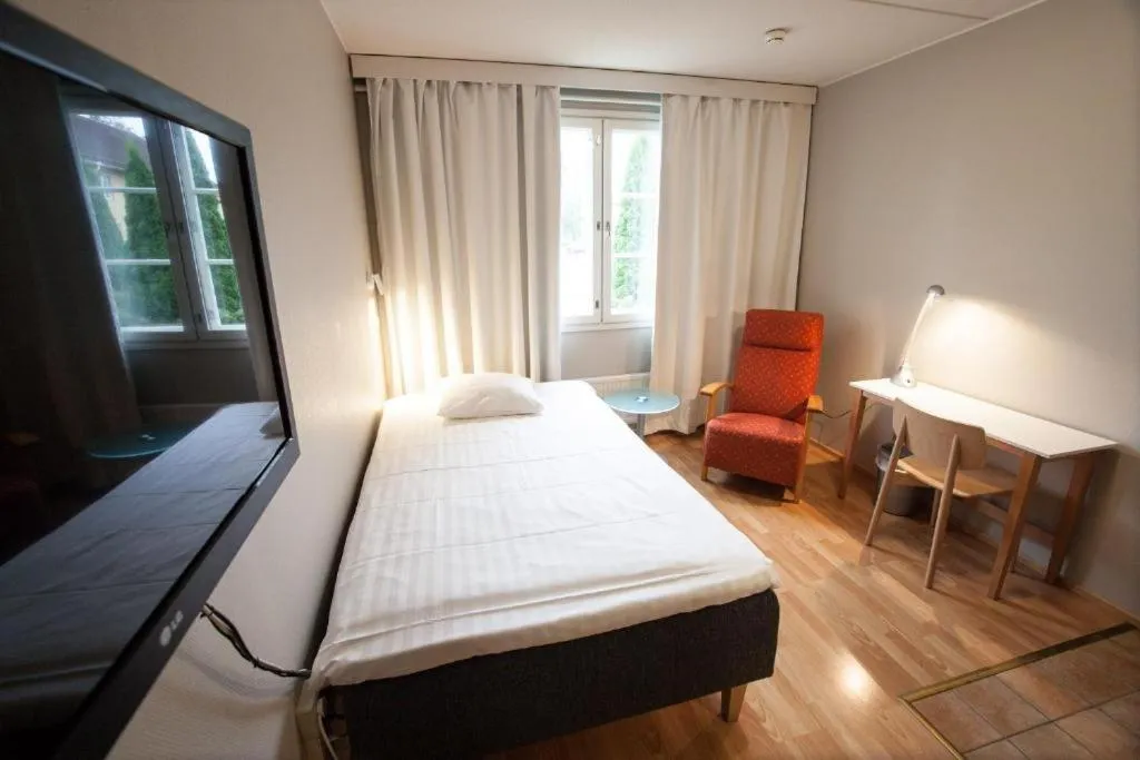 Bedroom, Bed in Hotel Jokipuisto