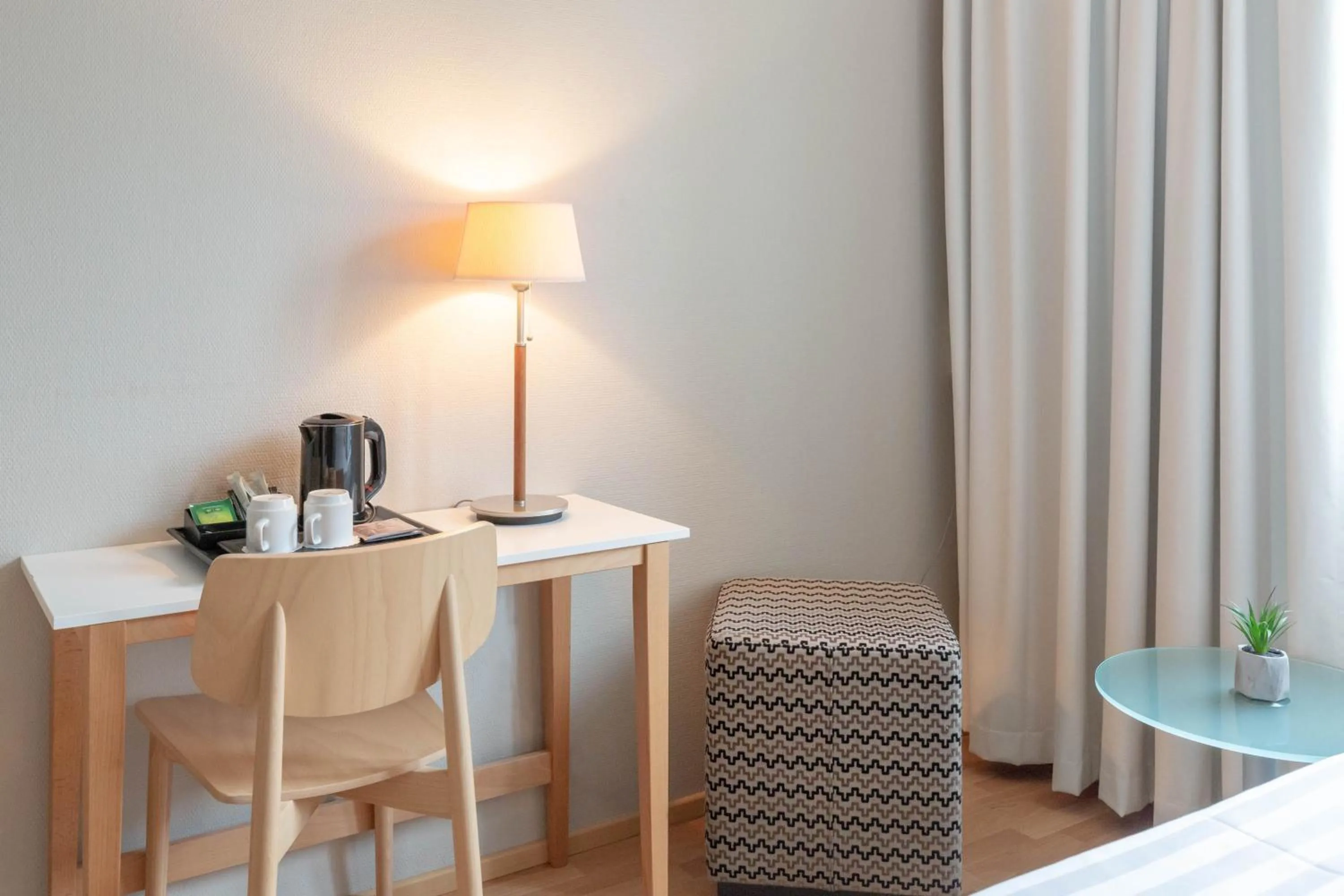 Seating area in Hotel Jokipuisto