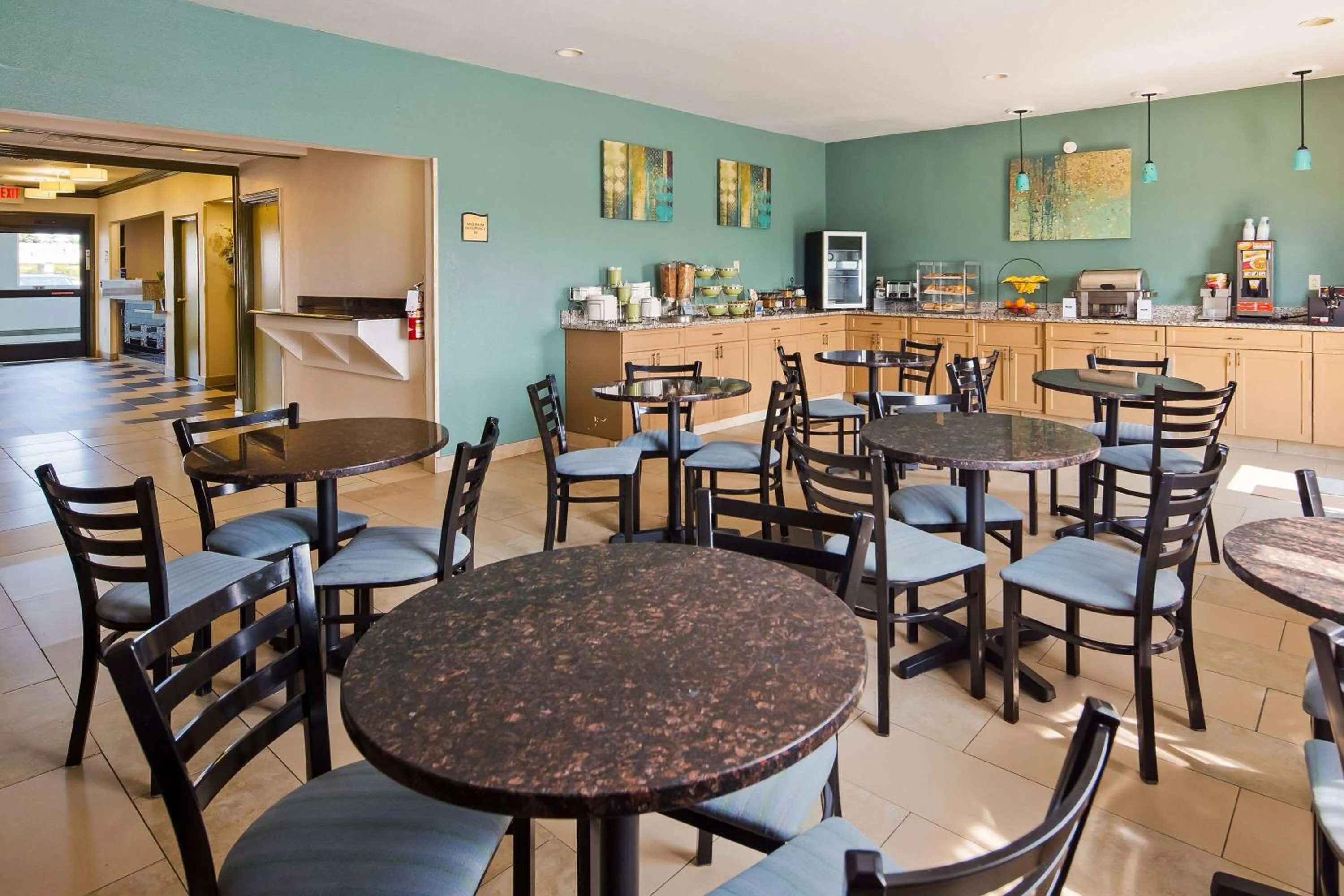 Restaurant/places to eat in Baymont by Wyndham Marion, OH