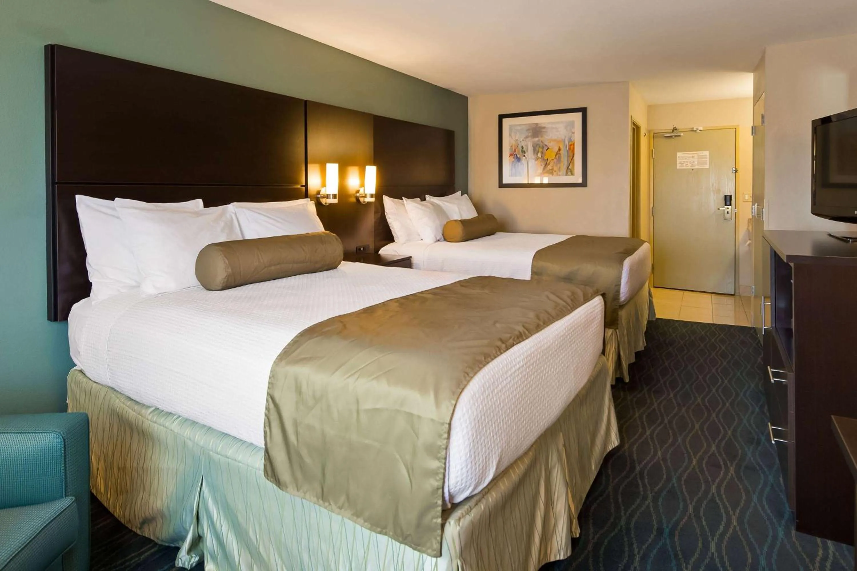 Photo of the whole room, Bed in Baymont by Wyndham Marion, OH