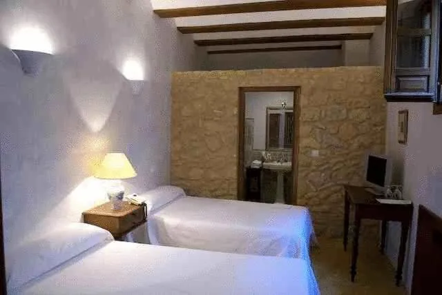 Photo of the whole room, Bed in Hospedería del Monasterio