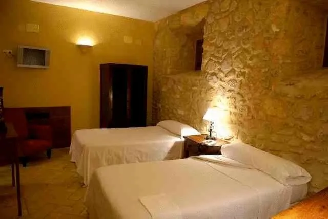 Photo of the whole room, Bed in Hospedería del Monasterio