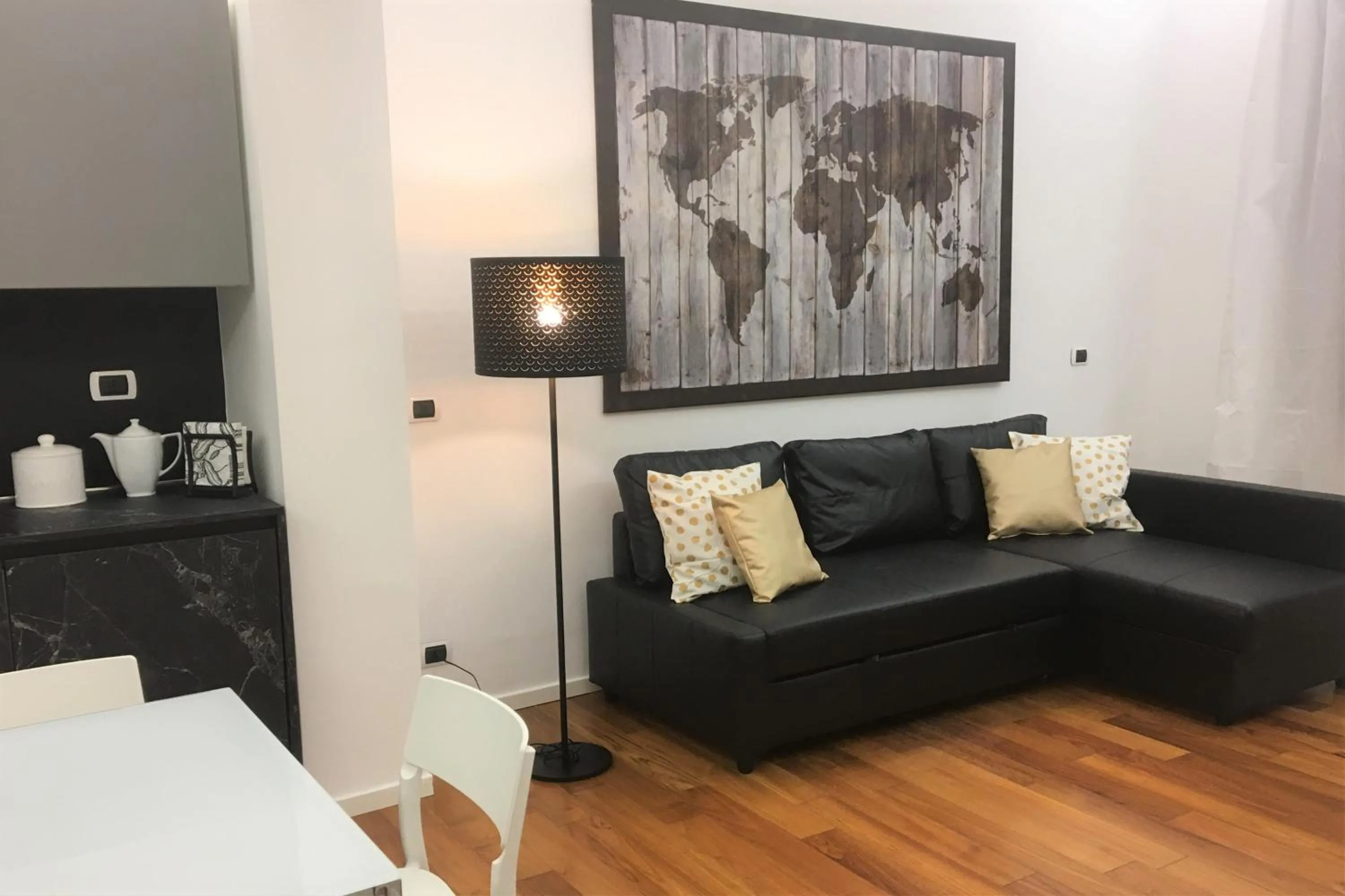 Living room in Domus Caecilia - via Cola di Rienzo