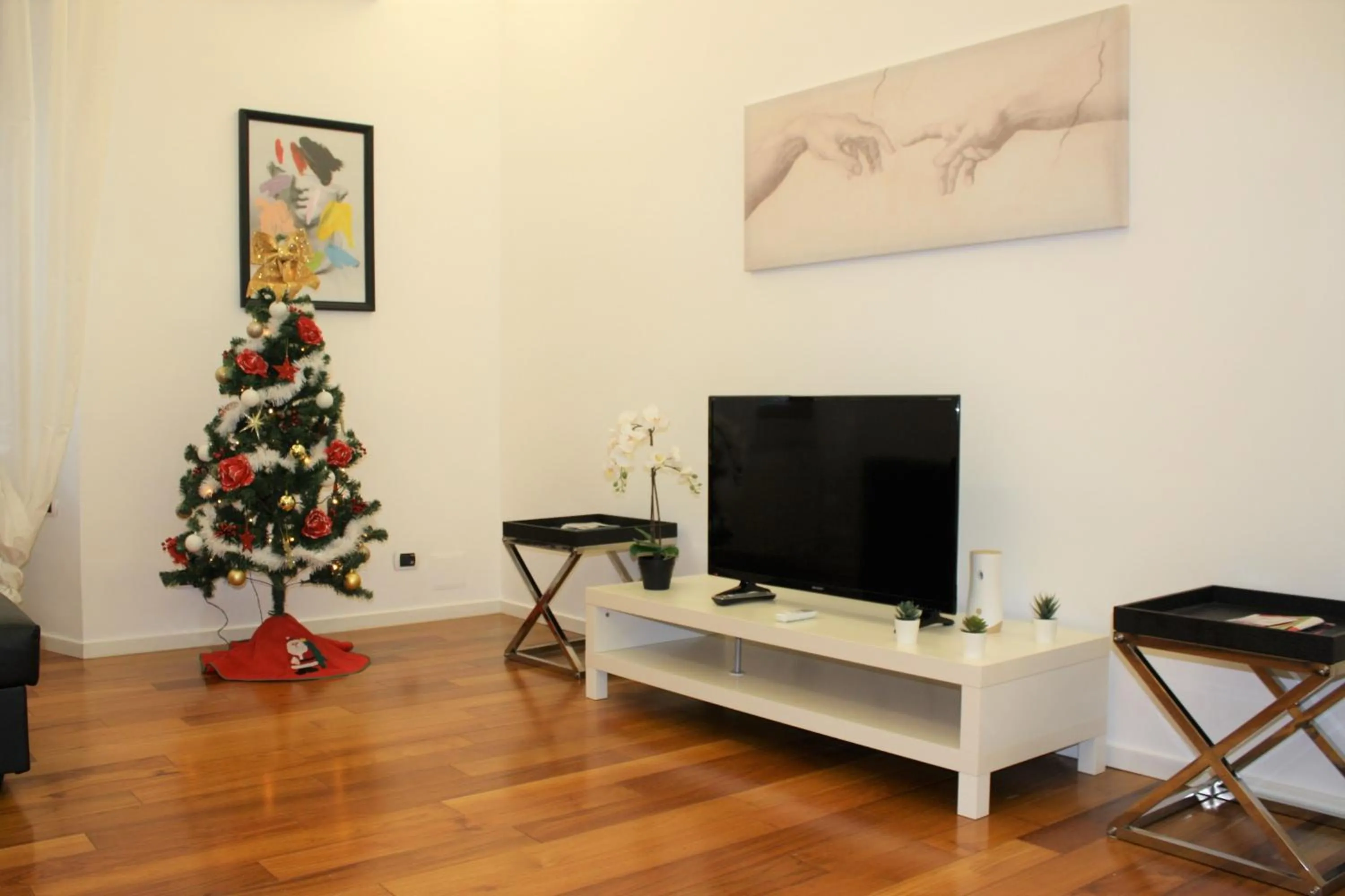 TV and multimedia in Domus Caecilia - via Cola di Rienzo