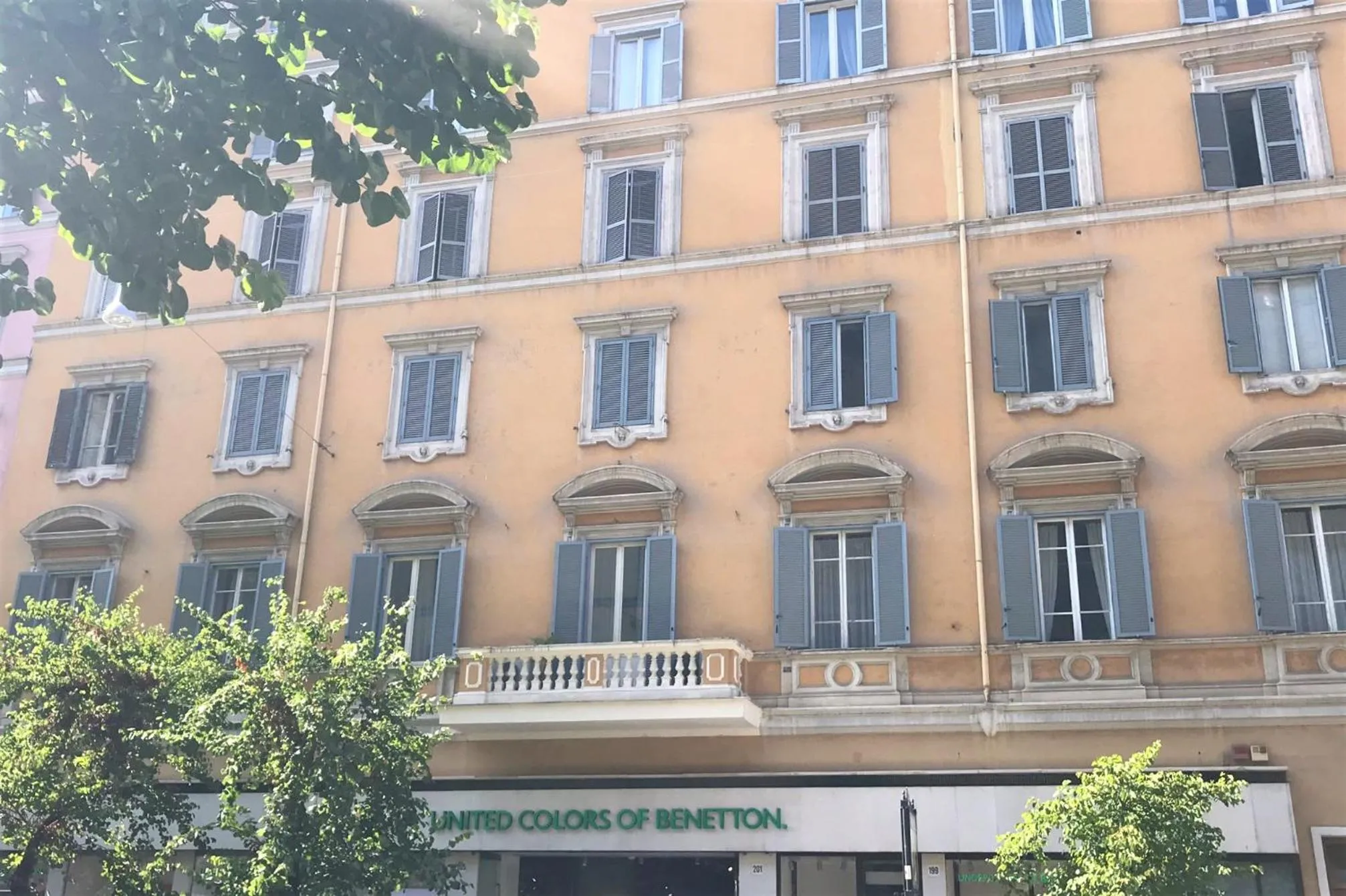 Property building in Domus Caecilia - via Cola di Rienzo