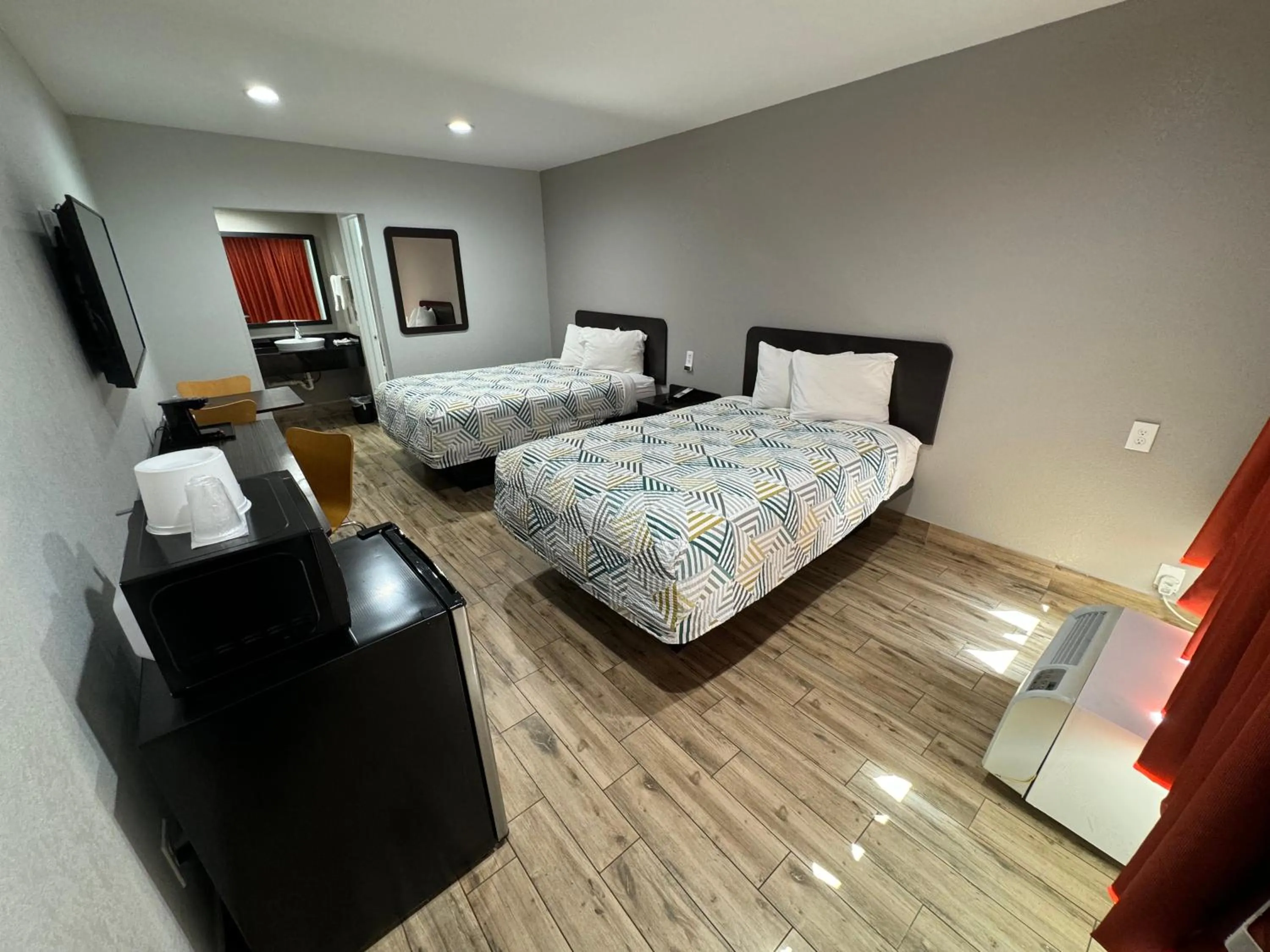 Bedroom, Bed in Motel 6 Englewood, FL