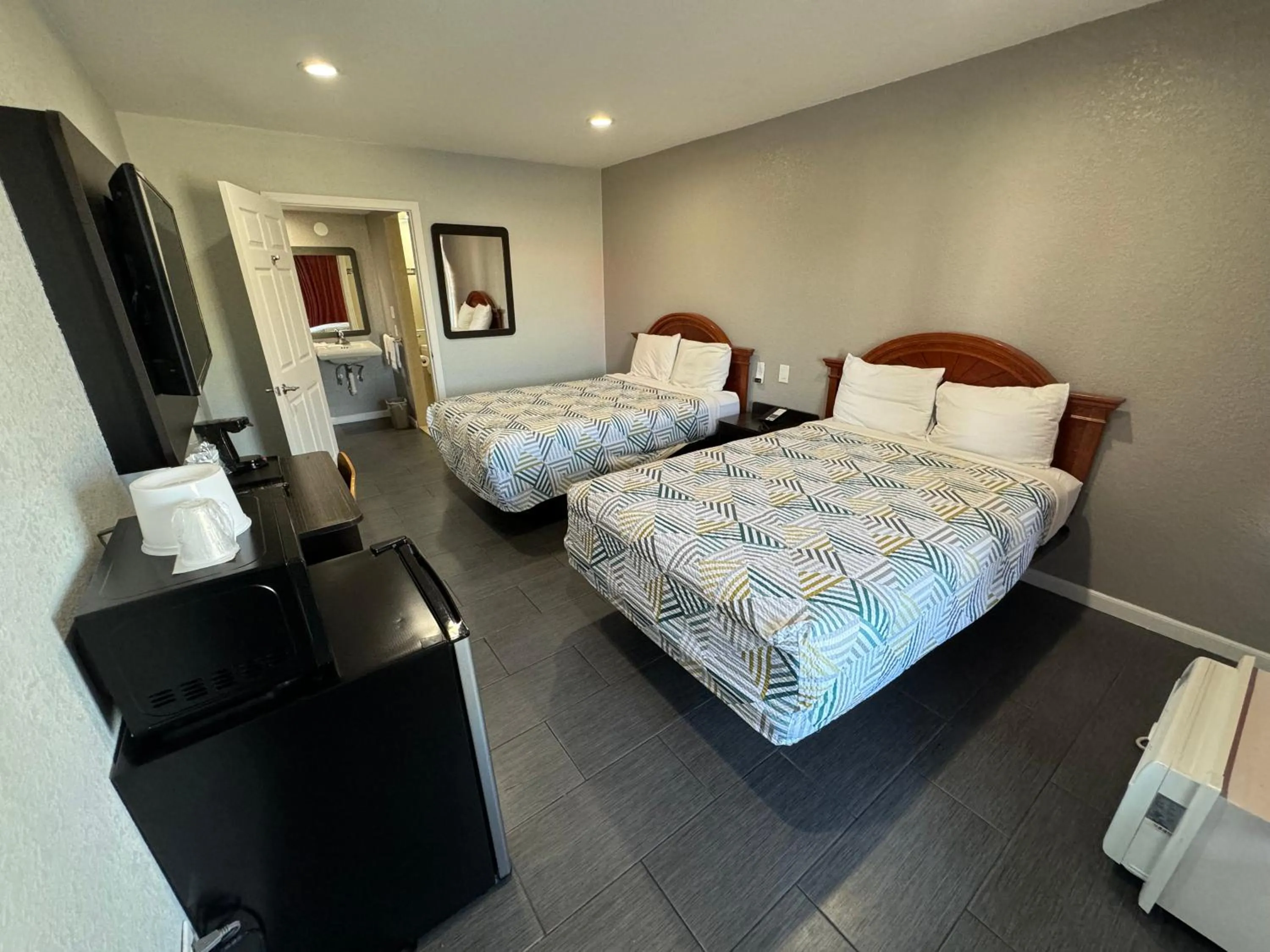 Bedroom, Bed in Motel 6 Englewood, FL