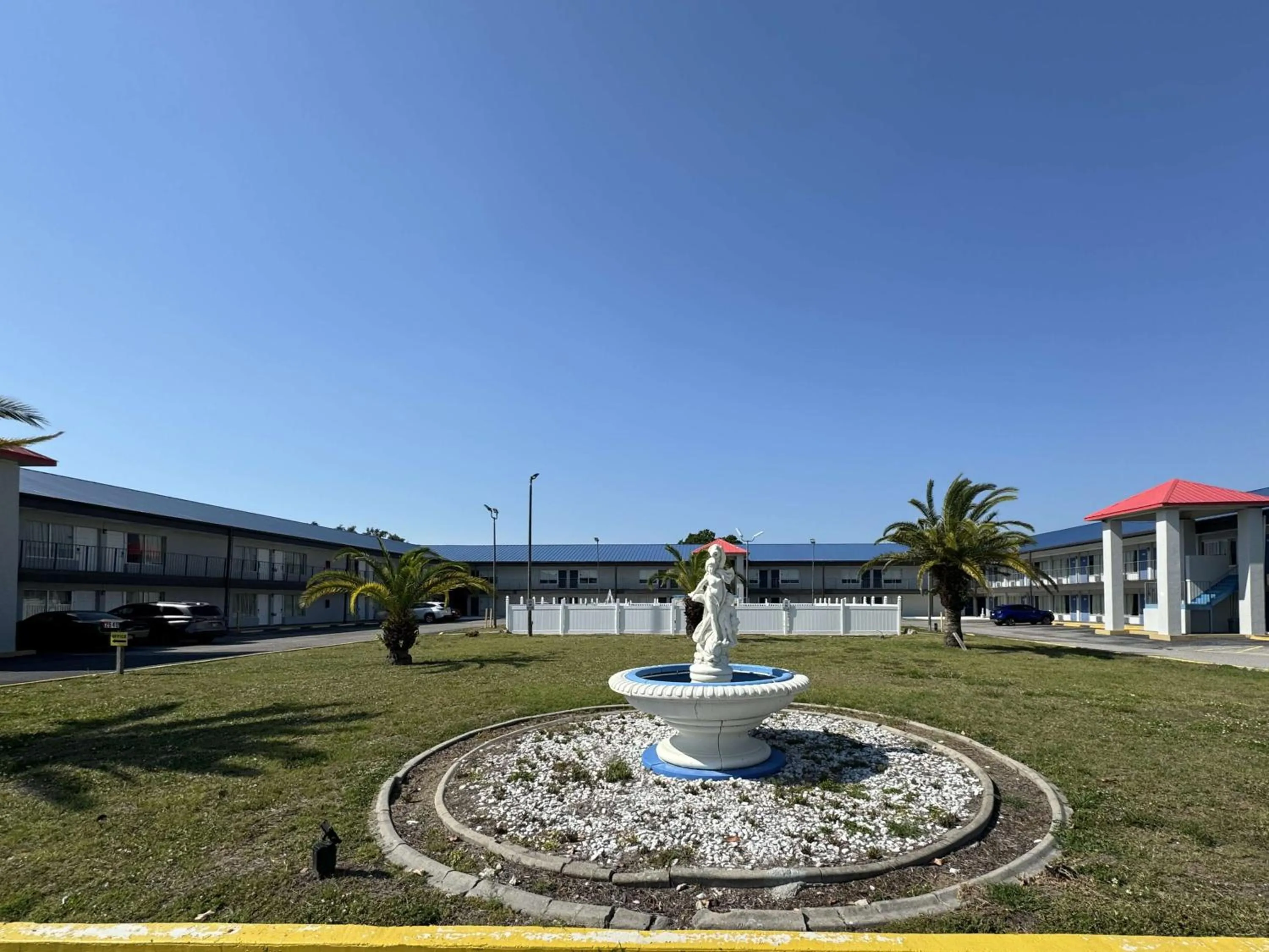 Property building in Motel 6 Englewood, FL