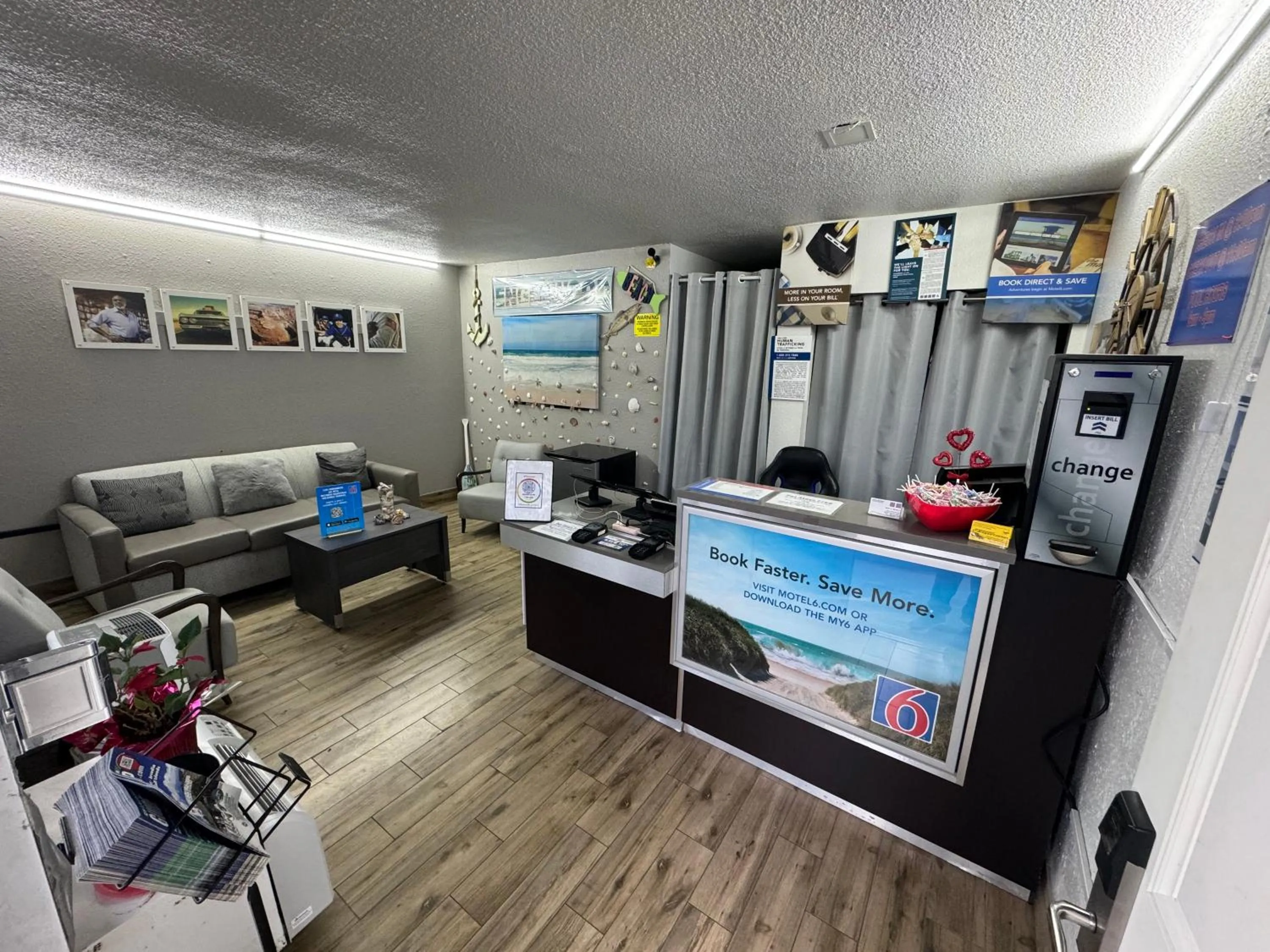 Lobby or reception in Motel 6 Englewood, FL