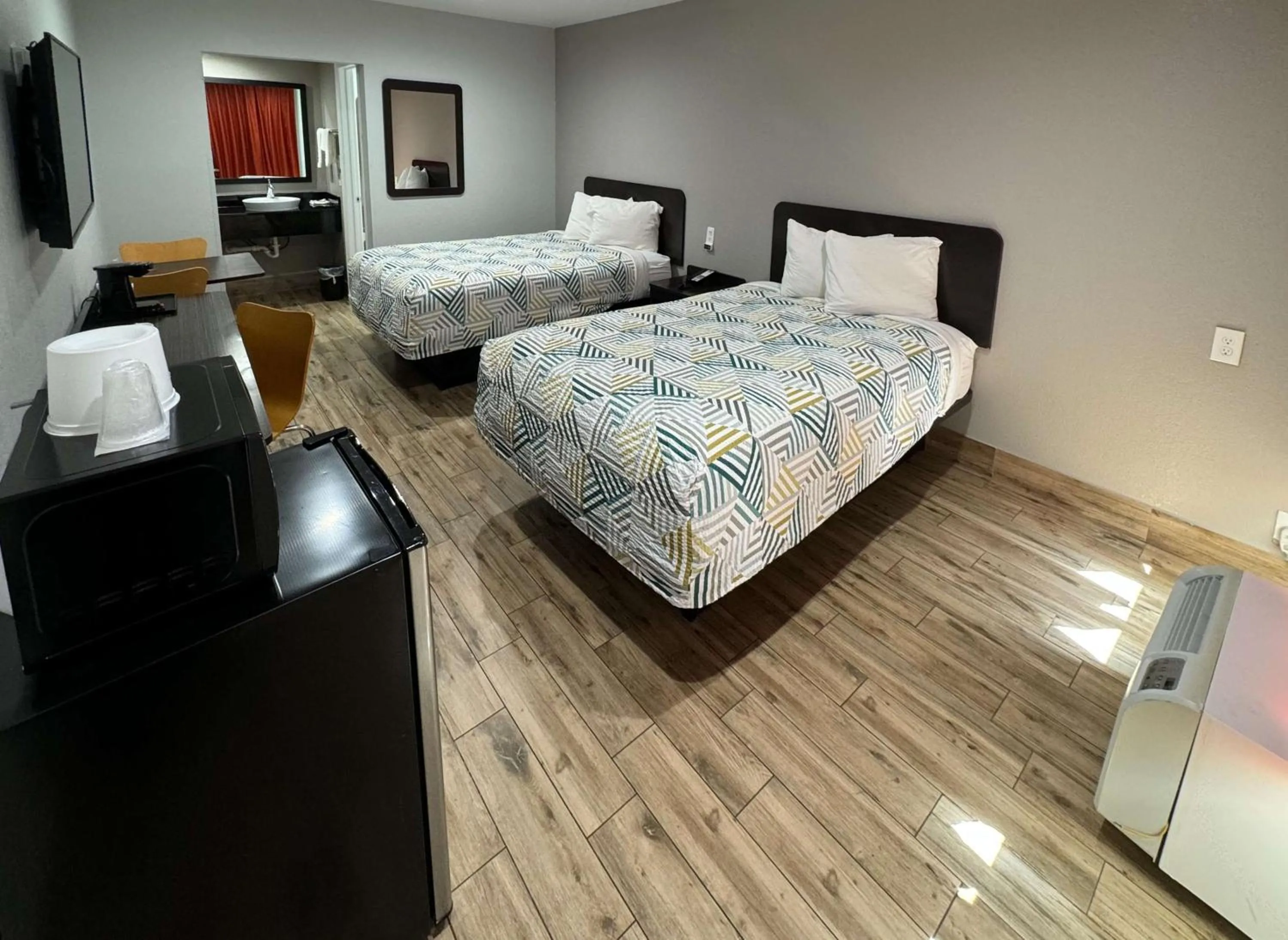 Bedroom, Bed in Motel 6 Englewood, FL