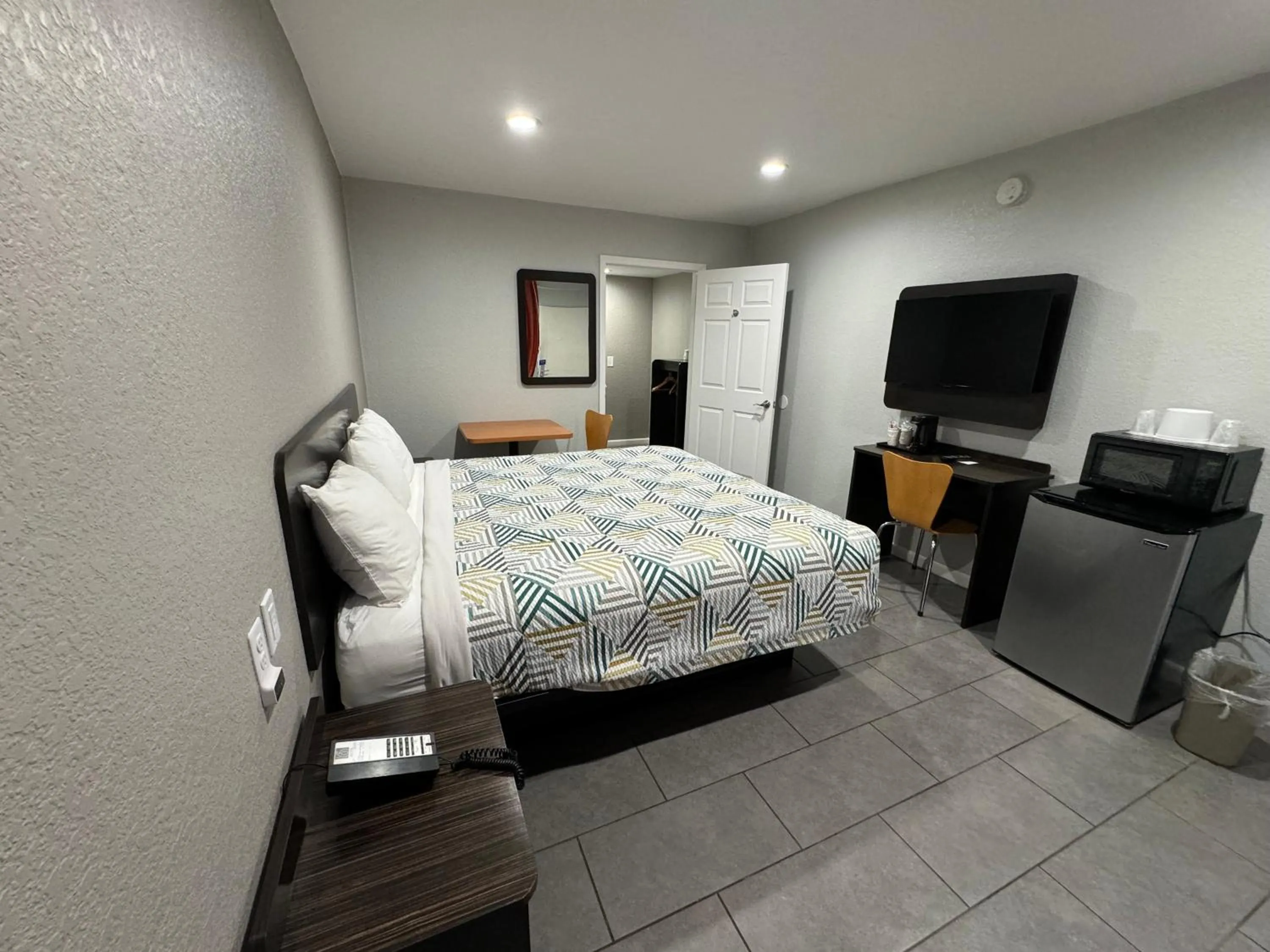 Bedroom, Bed in Motel 6 Englewood, FL