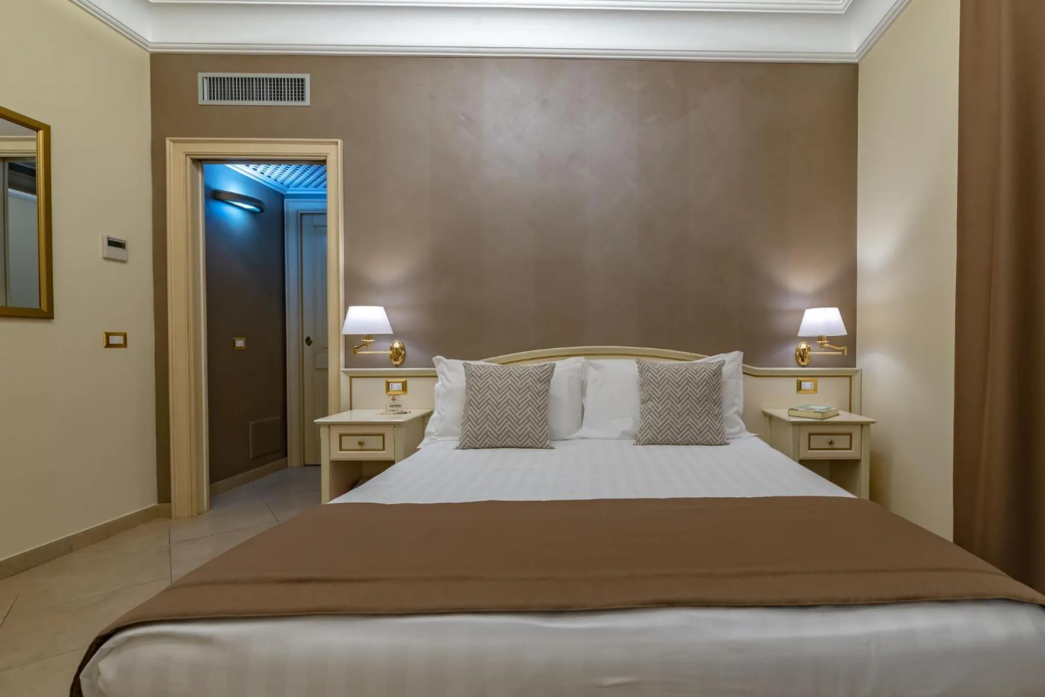 Bed in Vittorio Emanuele Boutique Hotel