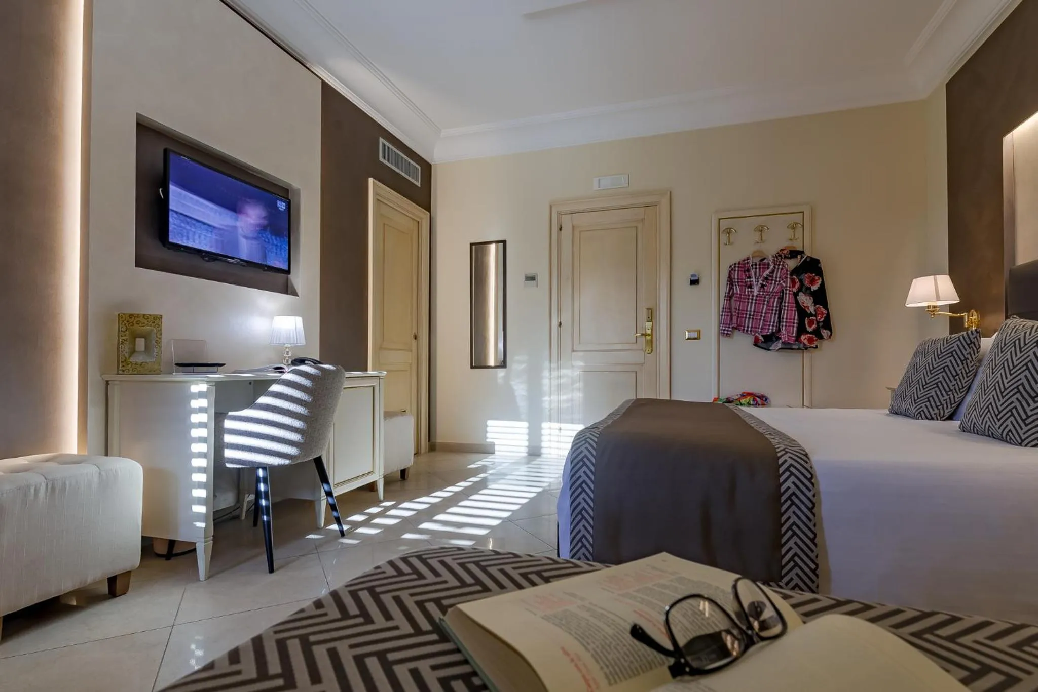 TV and multimedia, Bed in Vittorio Emanuele Boutique Hotel