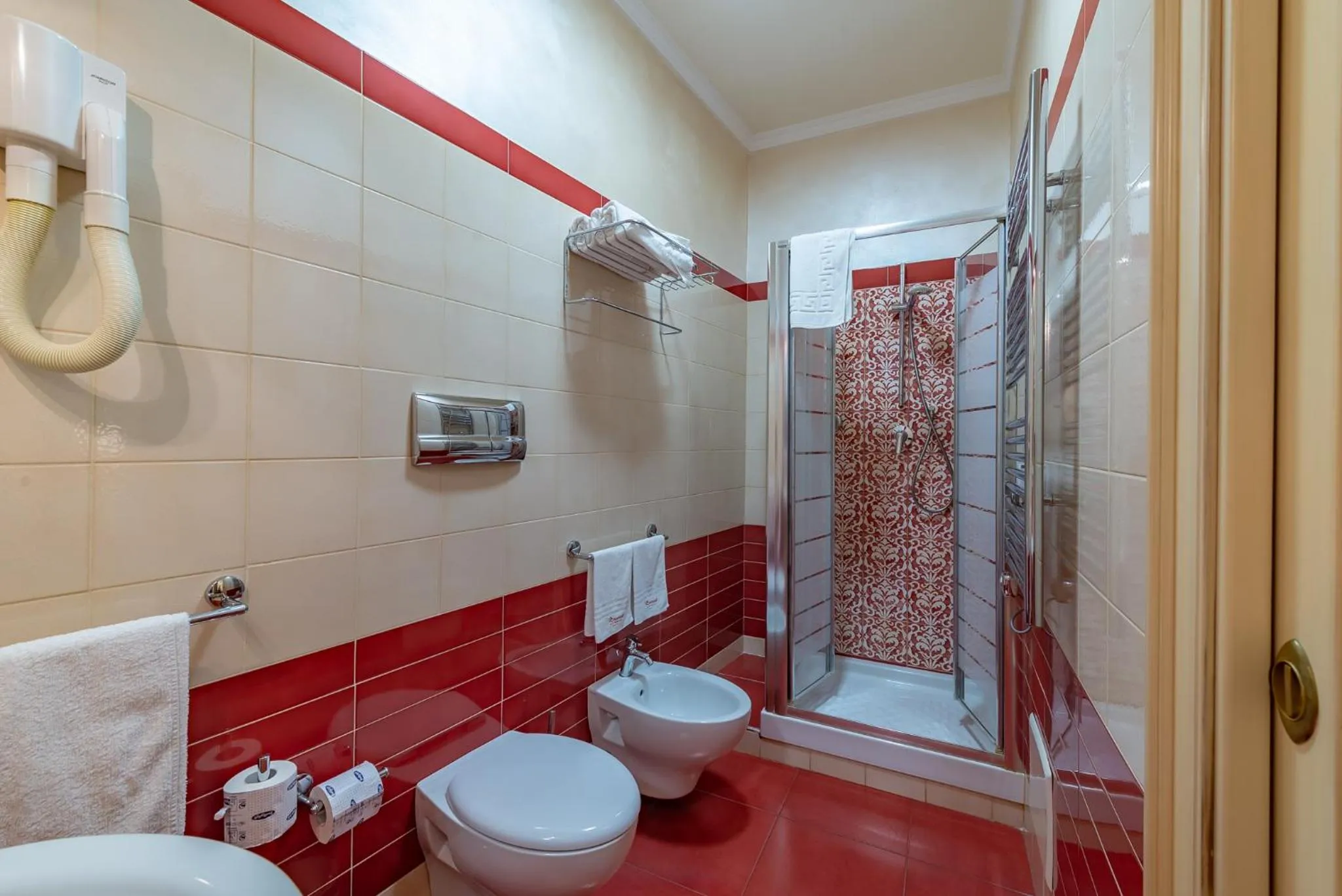 Shower in Vittorio Emanuele Boutique Hotel