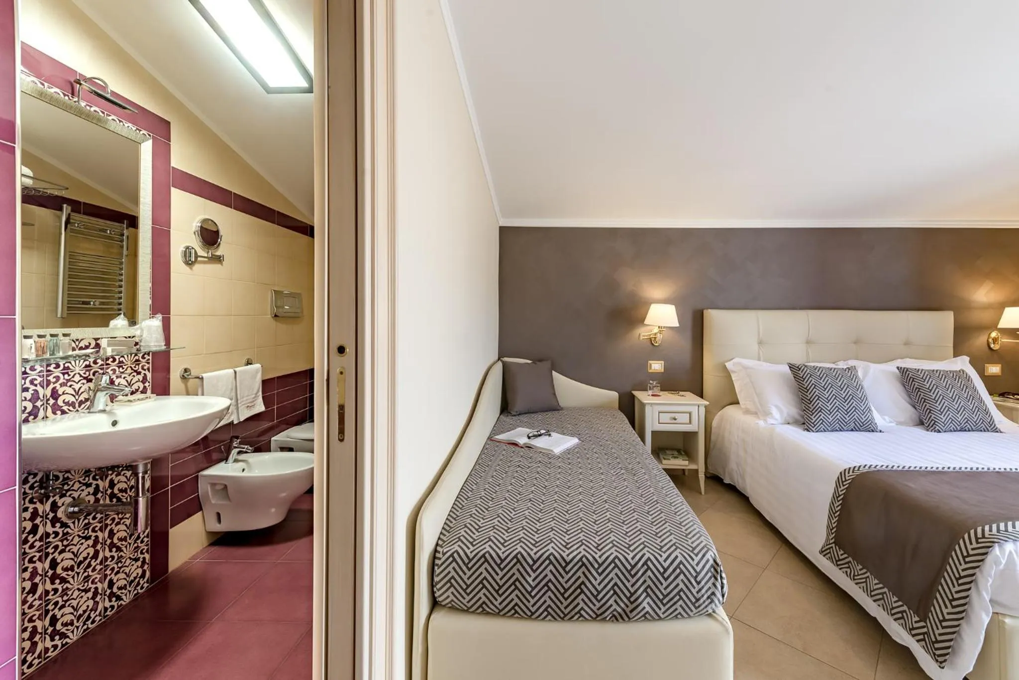 Photo of the whole room, Bed in Vittorio Emanuele Boutique Hotel