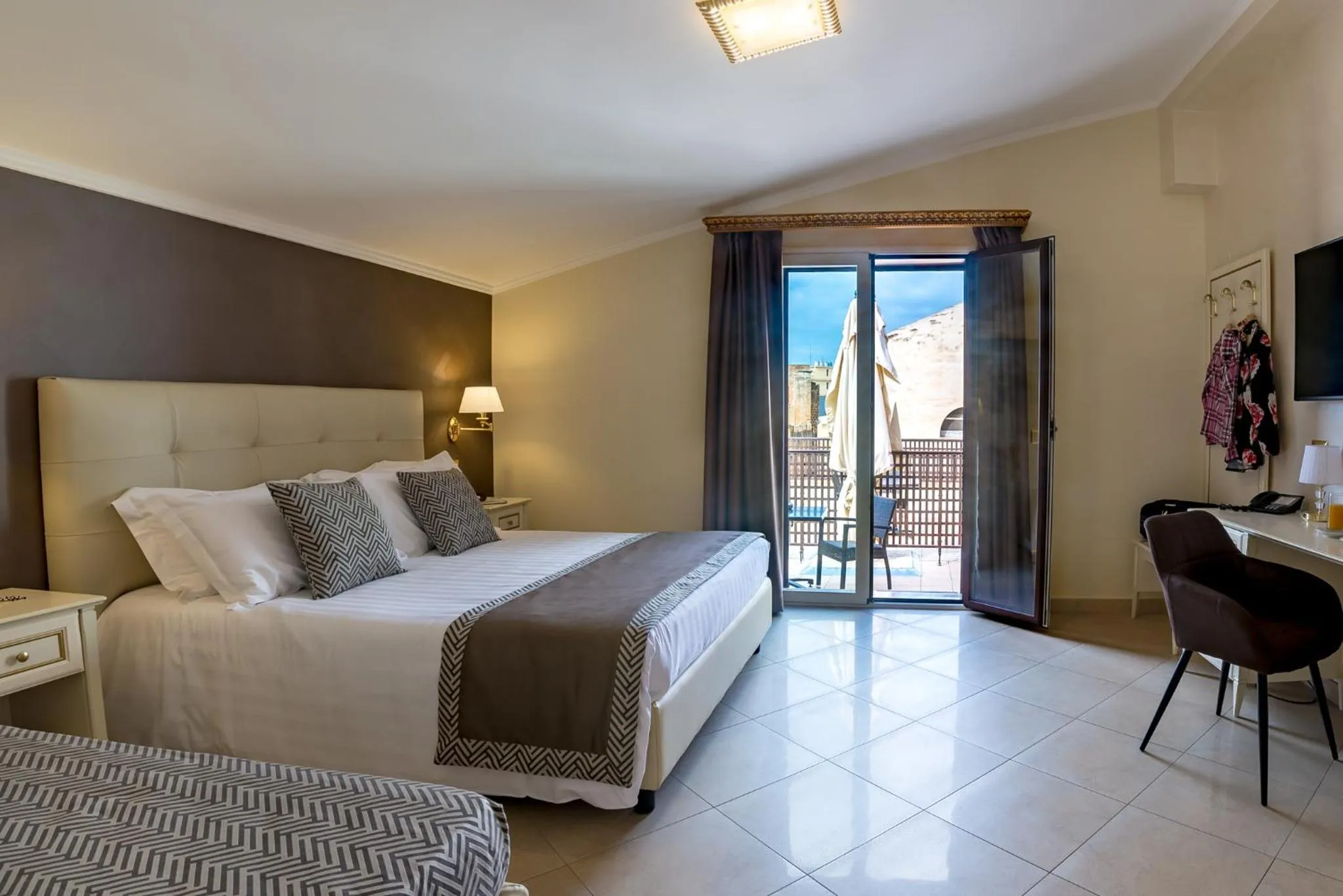 Balcony/Terrace, Bed in Vittorio Emanuele Boutique Hotel
