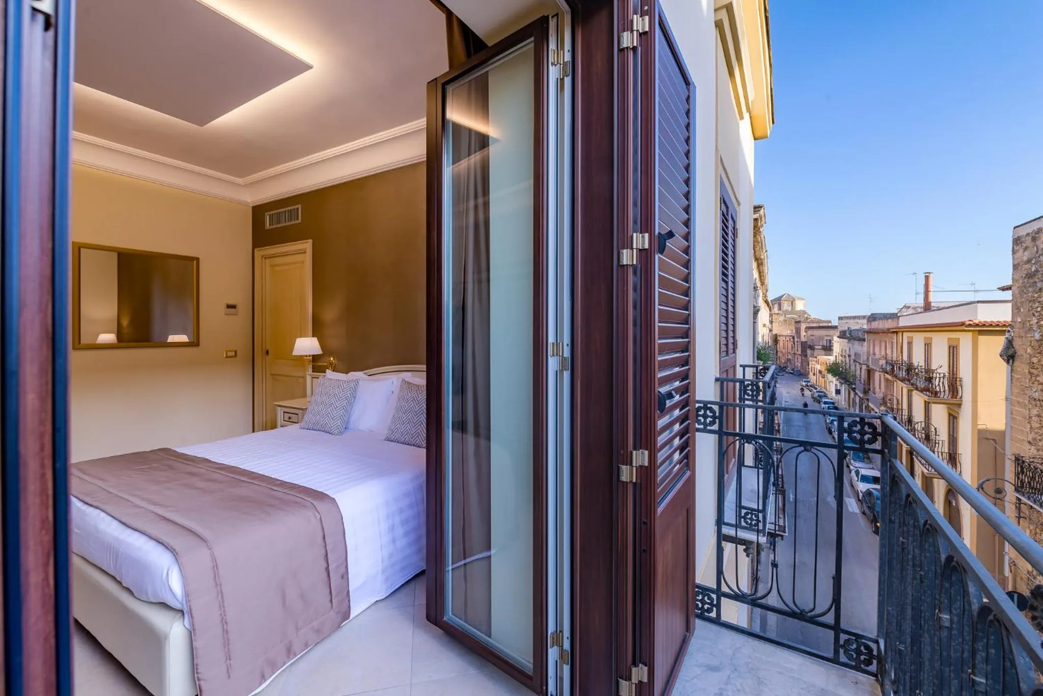 Bedroom, Bed in Vittorio Emanuele Boutique Hotel