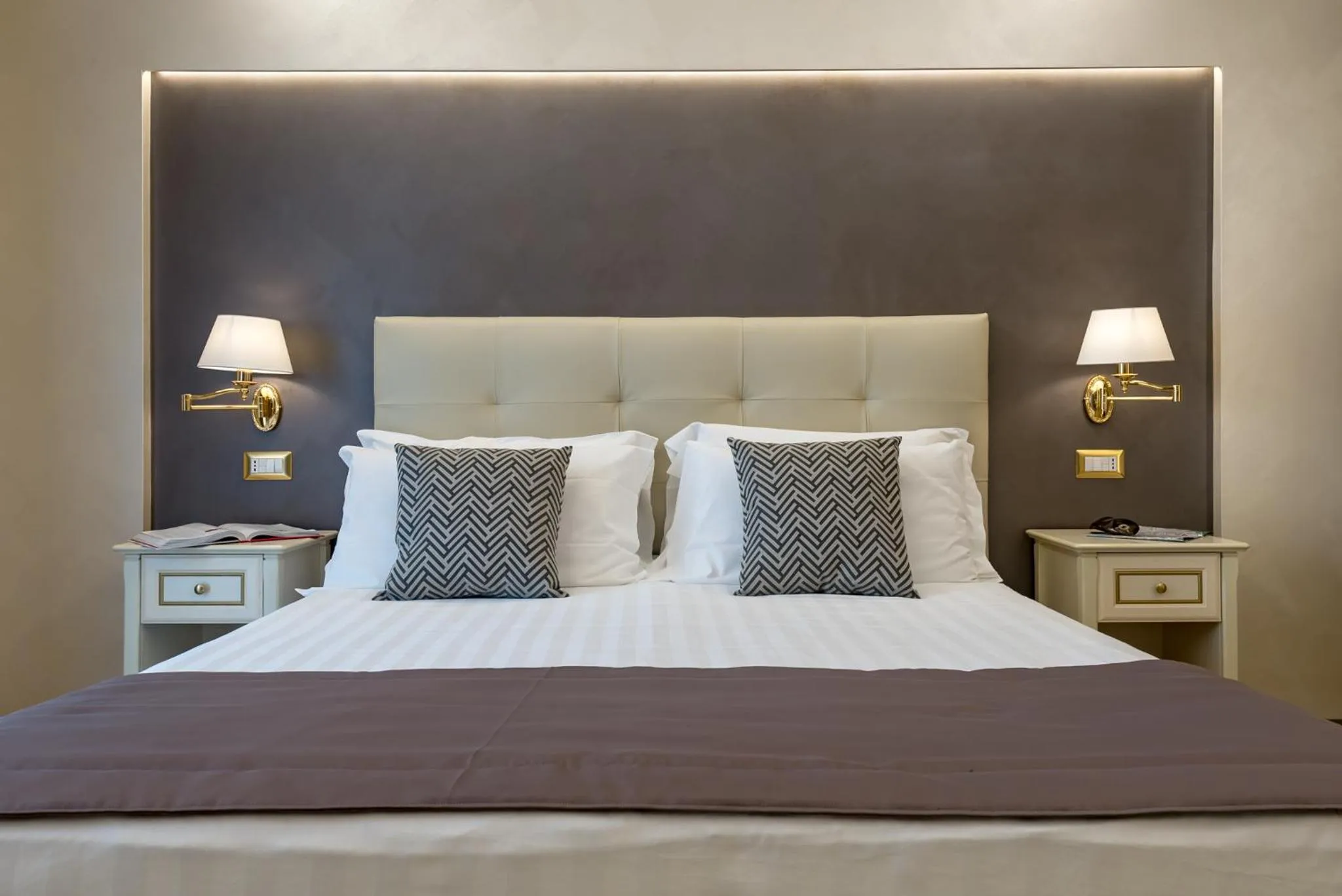 Photo of the whole room, Bed in Vittorio Emanuele Boutique Hotel