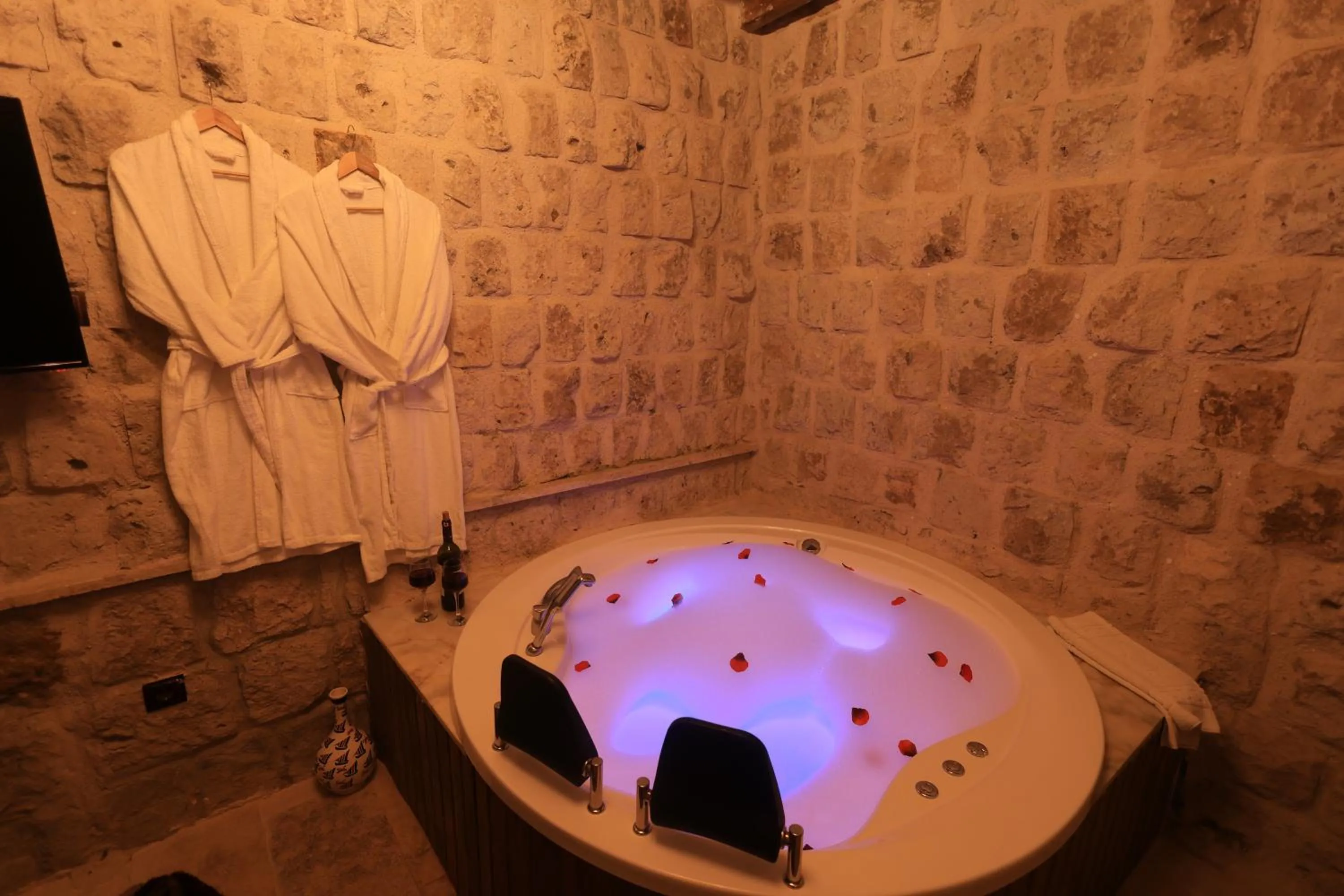 Bathroom in Katapa Stone House