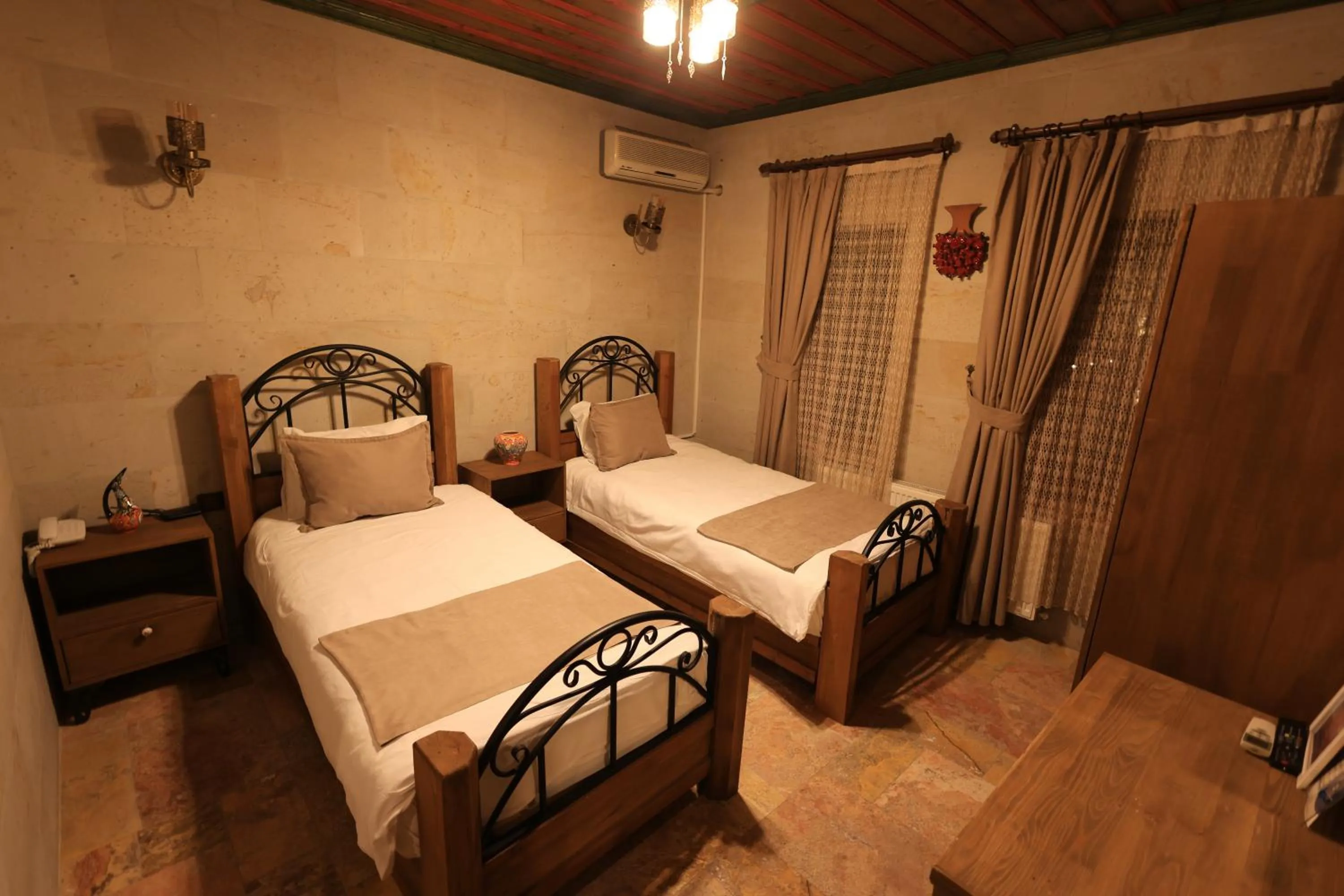 Bedroom, Bed in Katapa Stone House