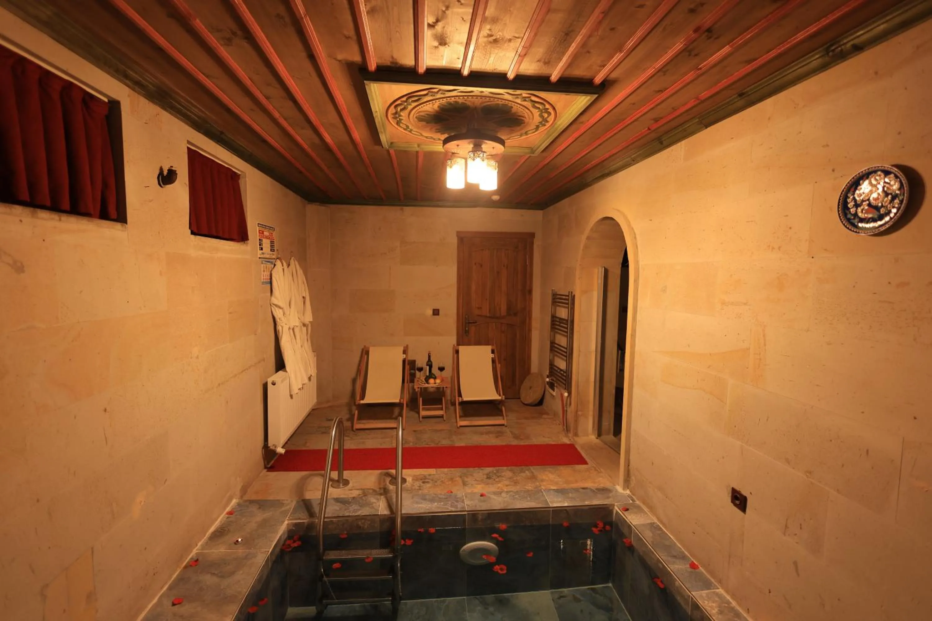 Hot Tub in Katapa Stone House