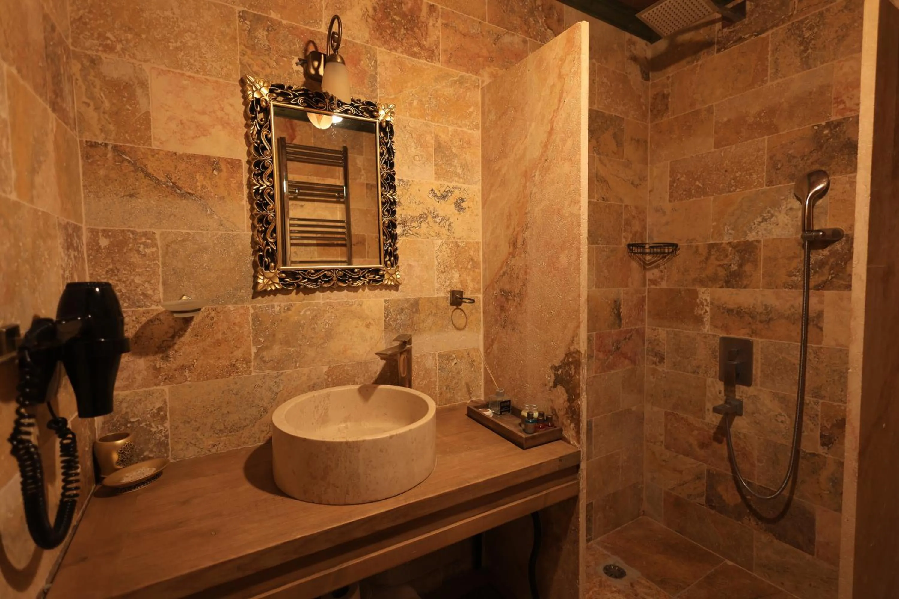 Shower in Katapa Stone House