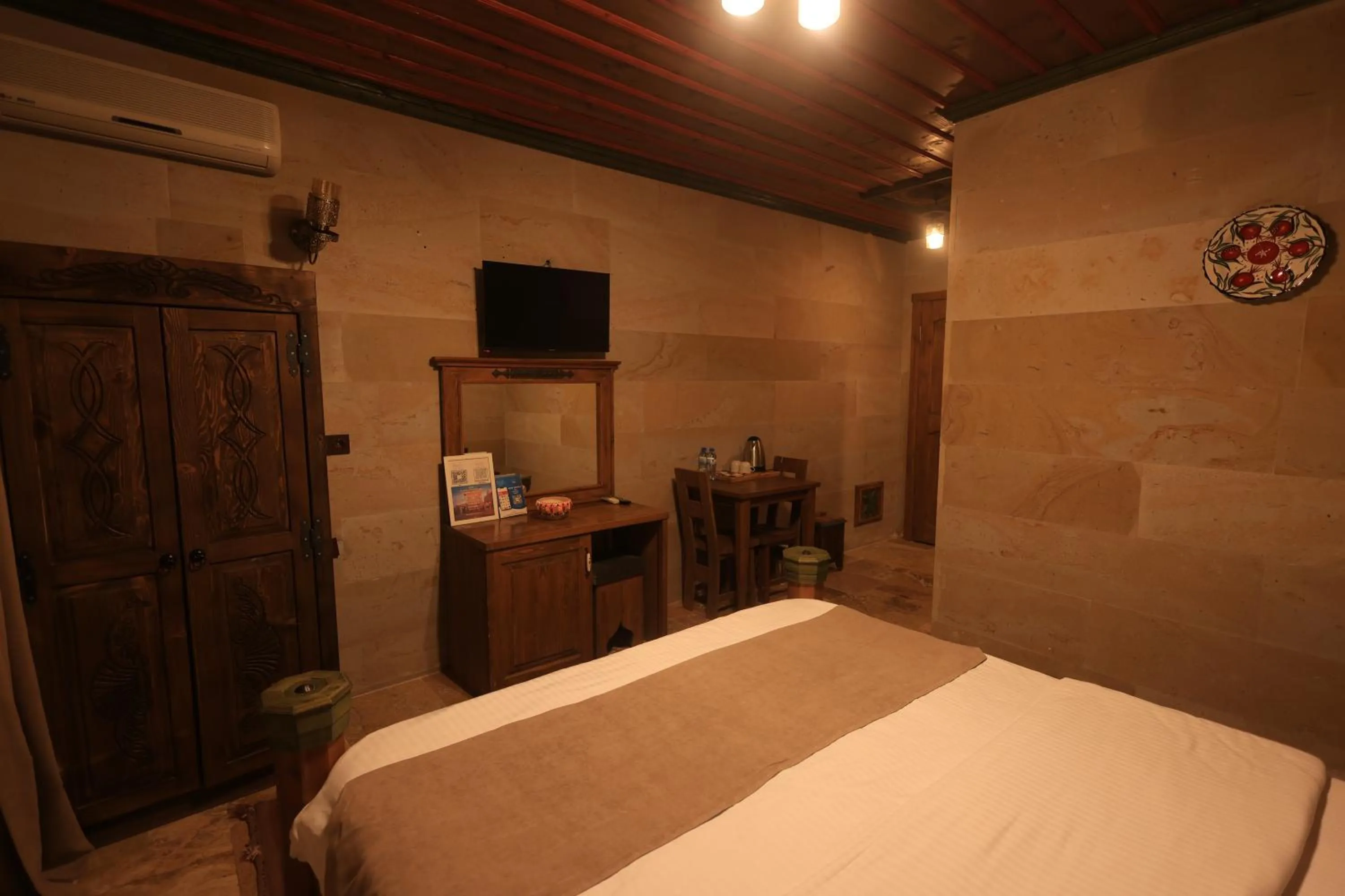 TV and multimedia, Bed in Katapa Stone House