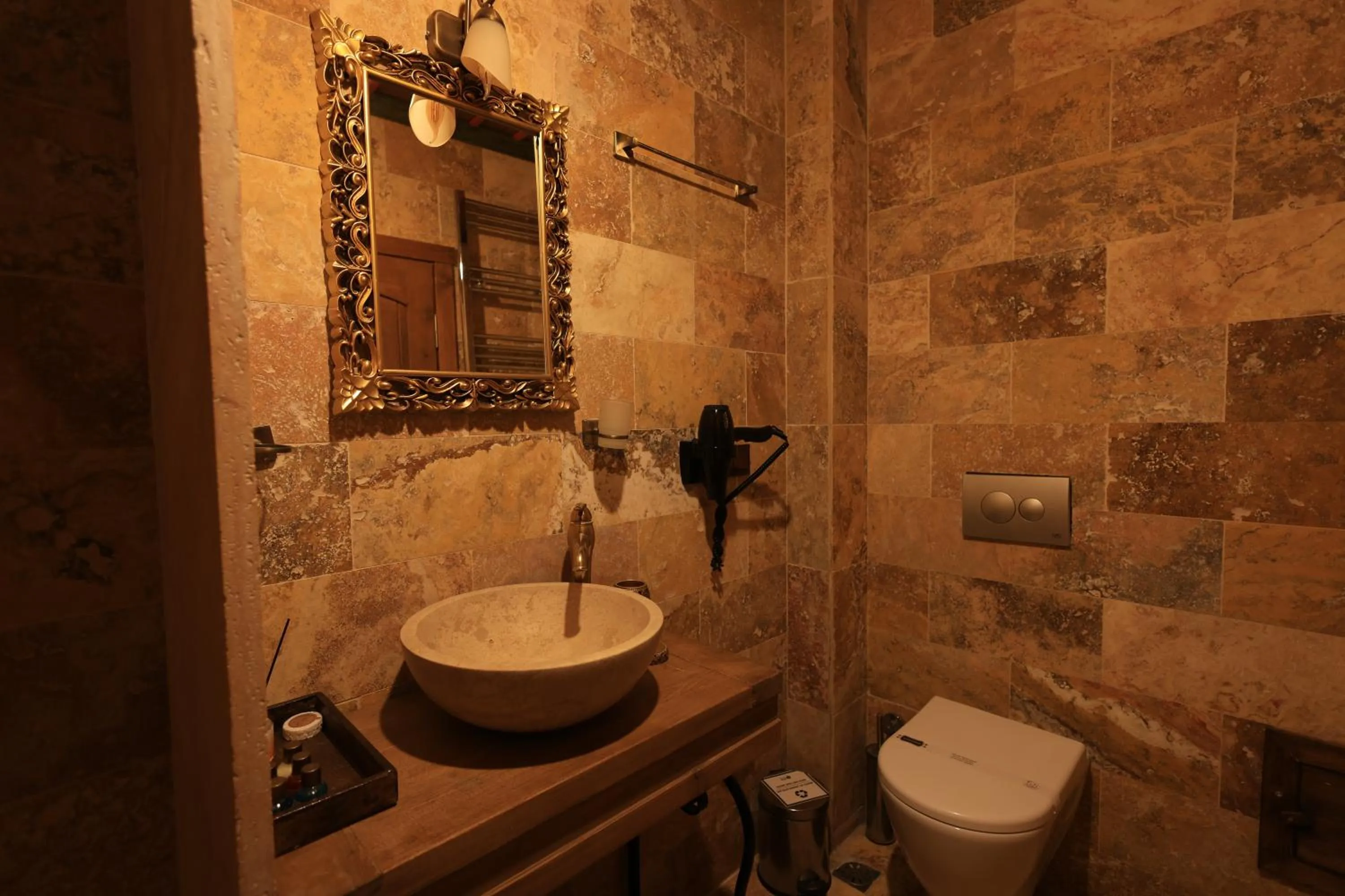 Shower in Katapa Stone House