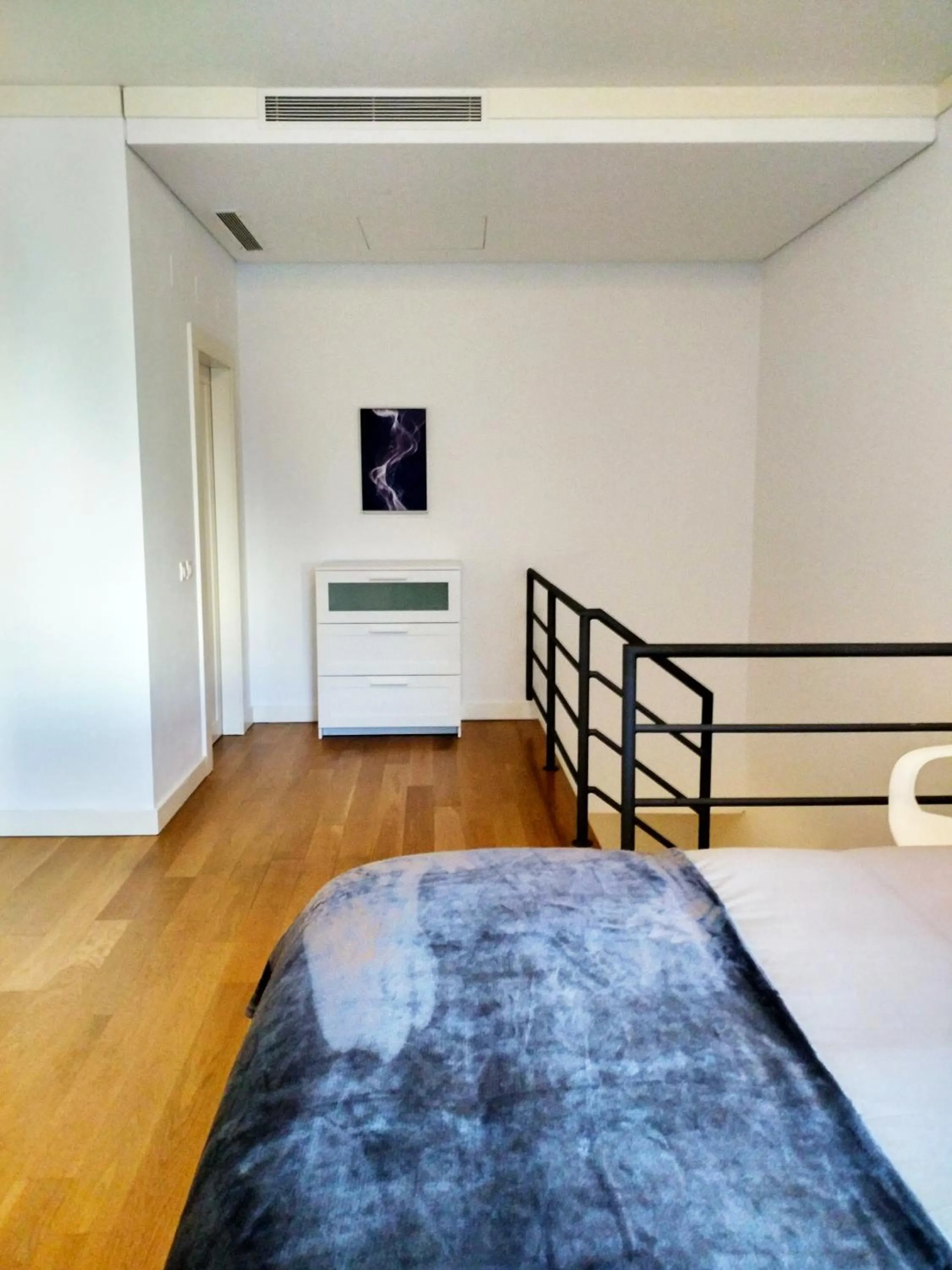 Bed in Nice duplex apartment with free pool and garage
