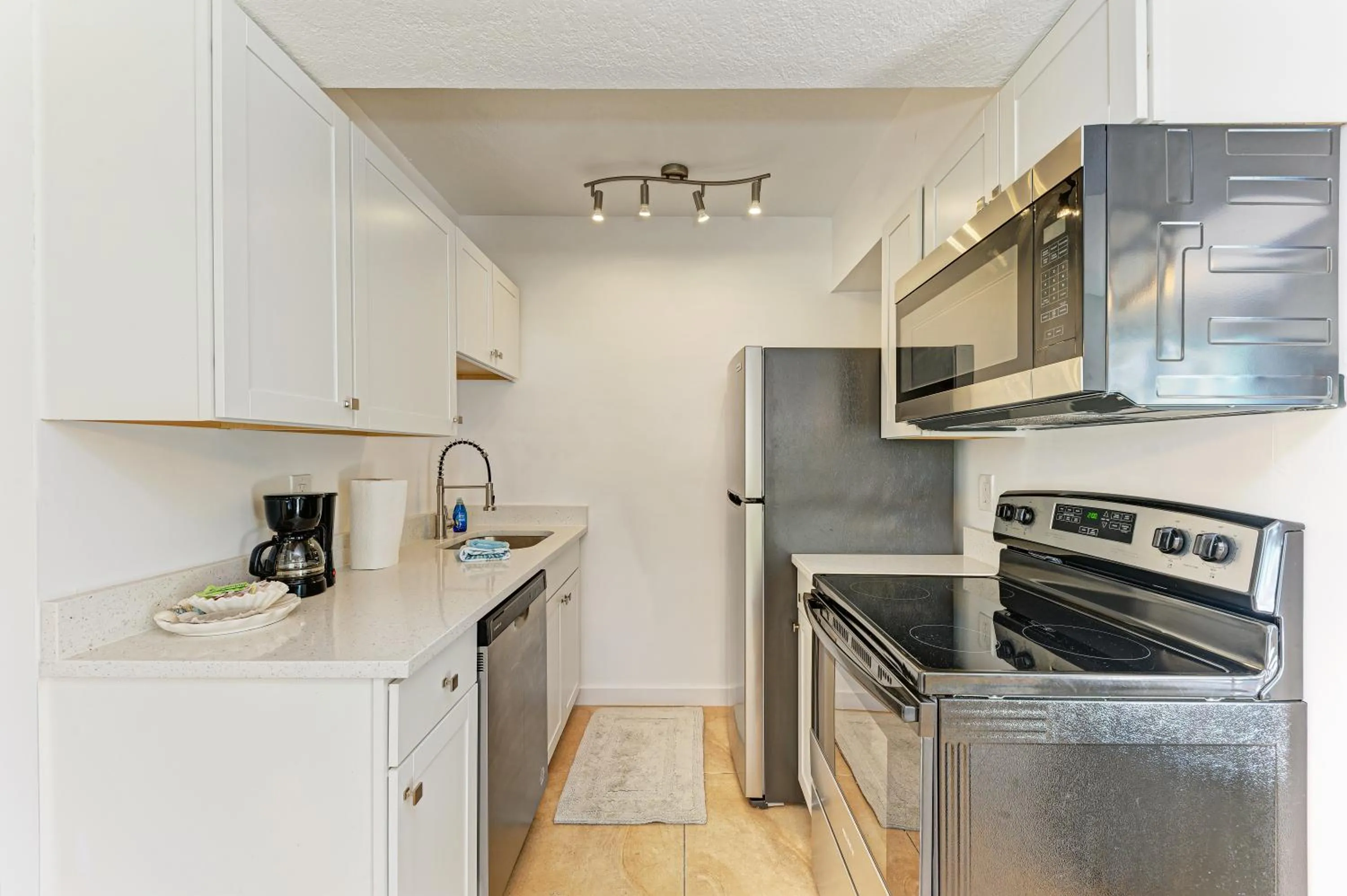 Kitchen or kitchenette in The Ringling Beach House
