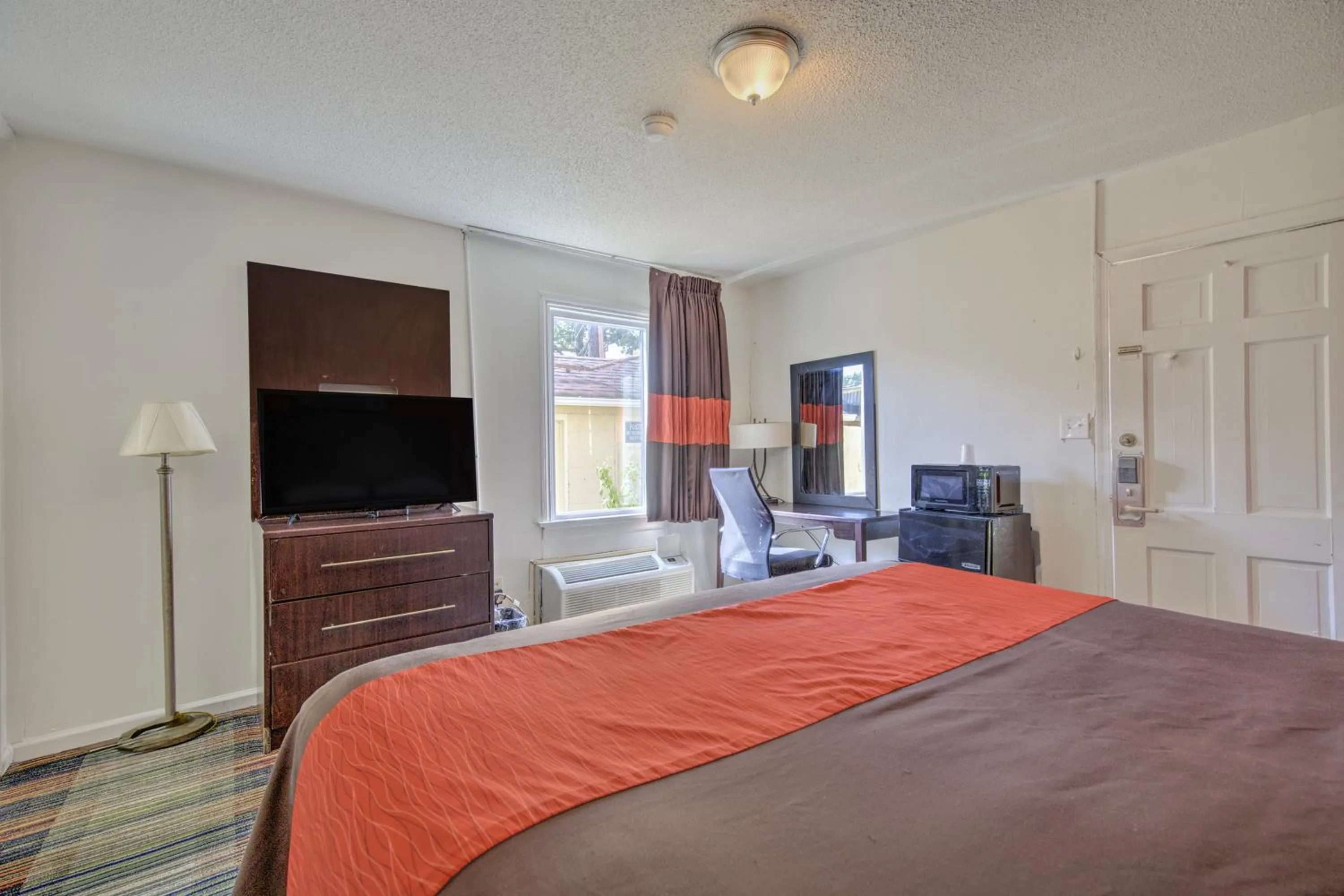 Bedroom, Bed in OYO Palm Leaf Motel