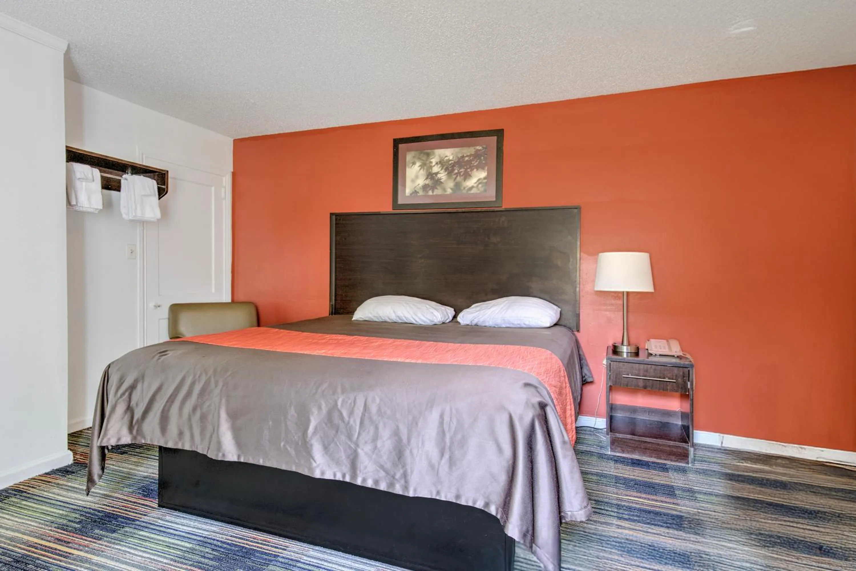 Bedroom, Bed in OYO Palm Leaf Motel