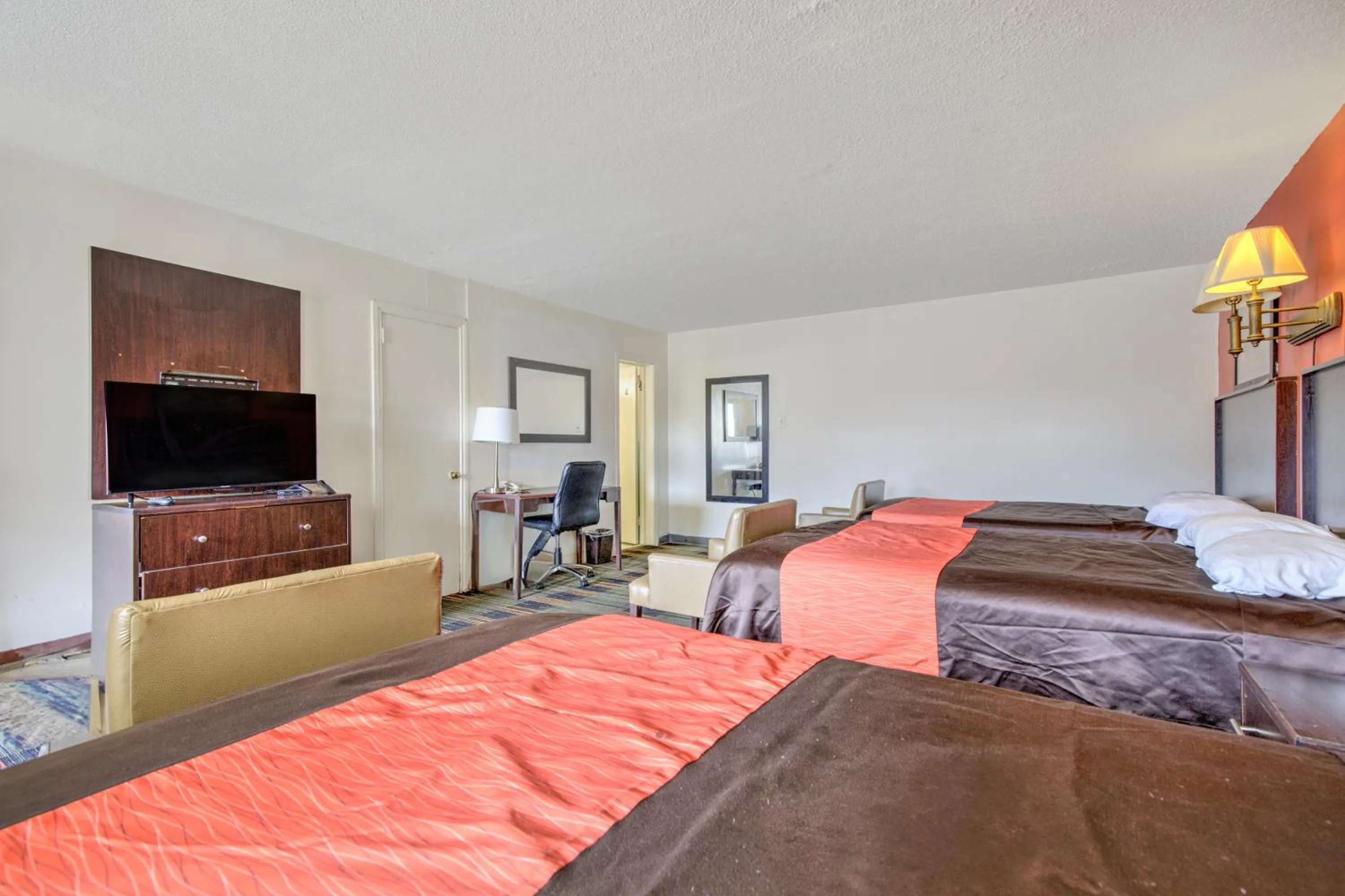 Bedroom, Bed in OYO Palm Leaf Motel