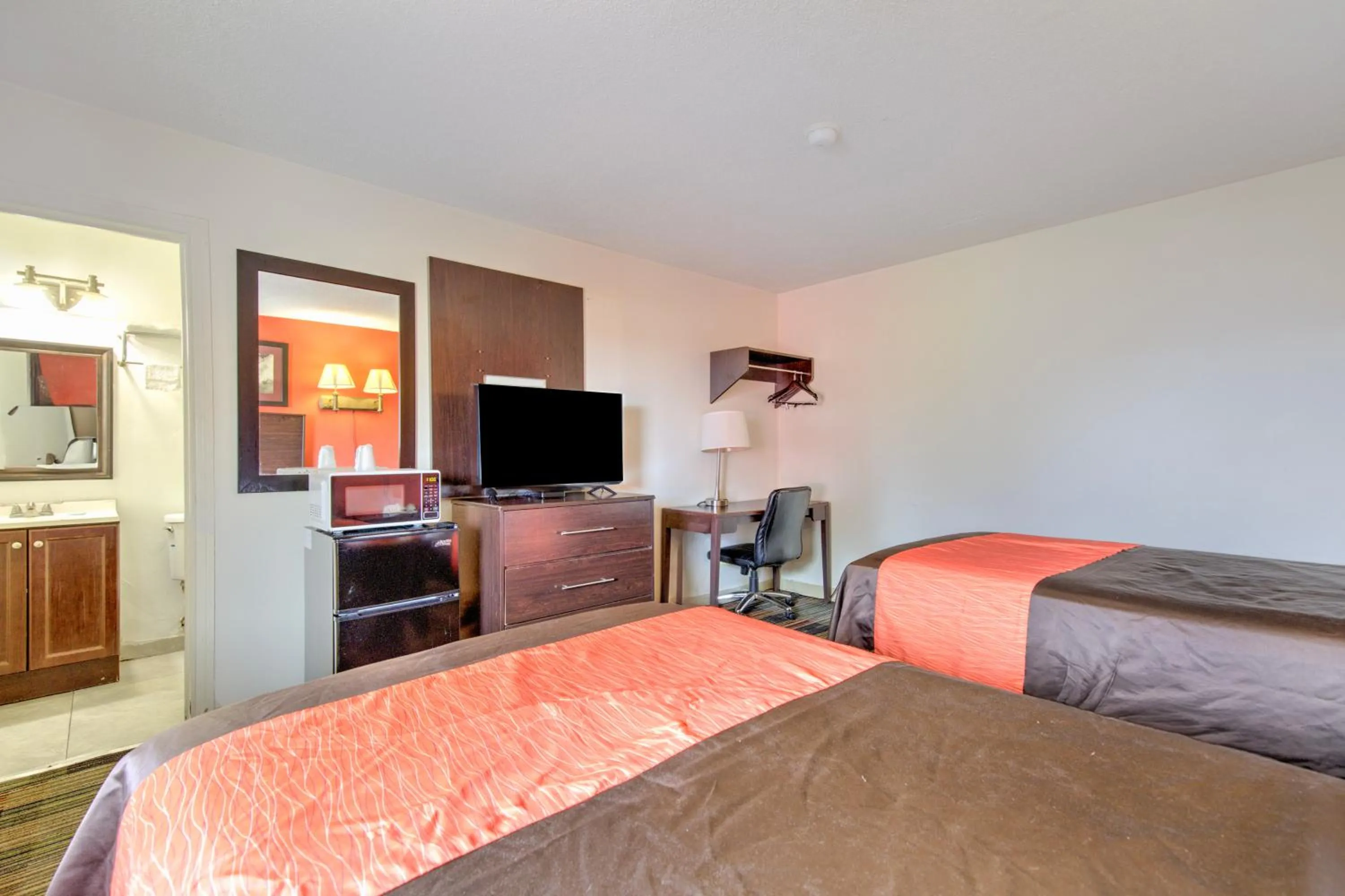 Bedroom, Bed in OYO Palm Leaf Motel