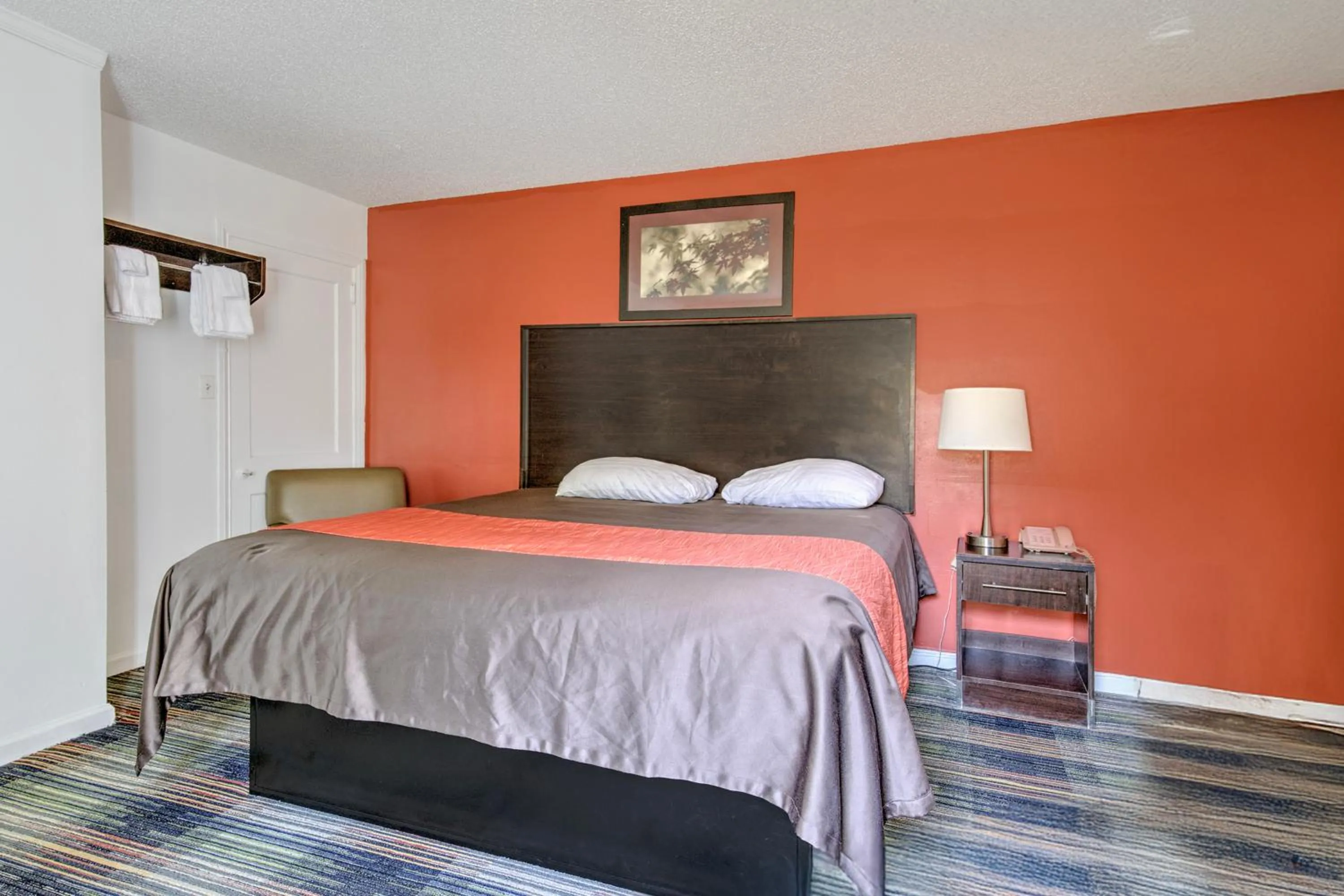 Bedroom, Bed in OYO Palm Leaf Motel