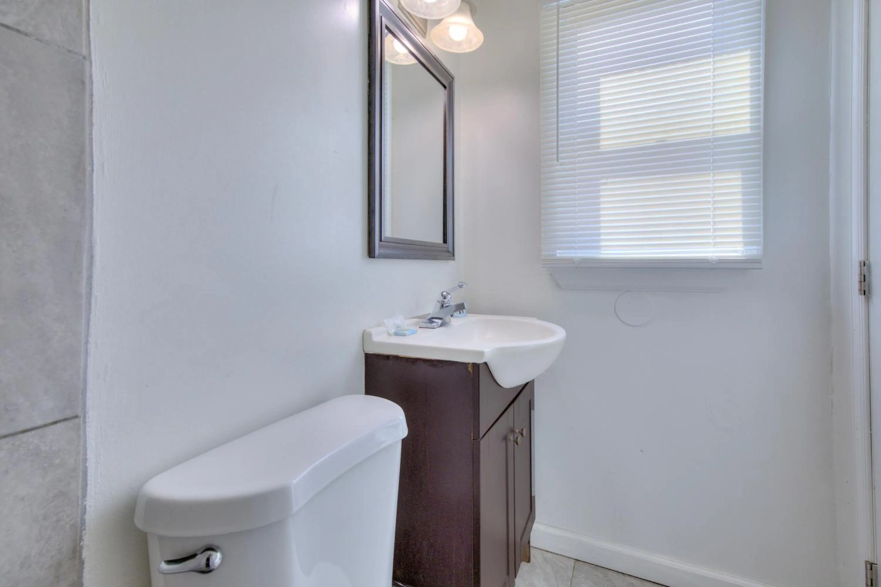 Bathroom in OYO Palm Leaf Motel