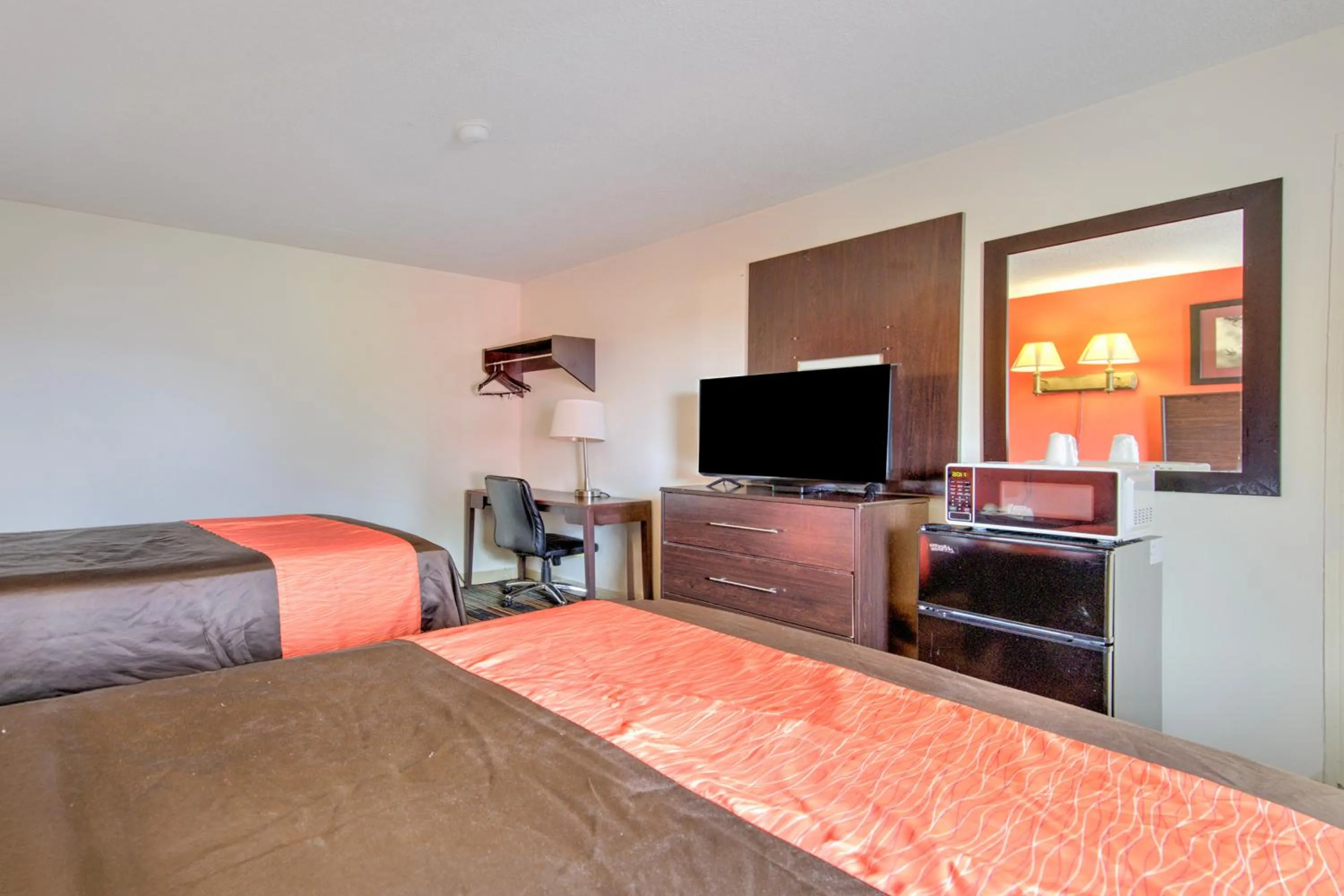 Bedroom, Bed in OYO Palm Leaf Motel