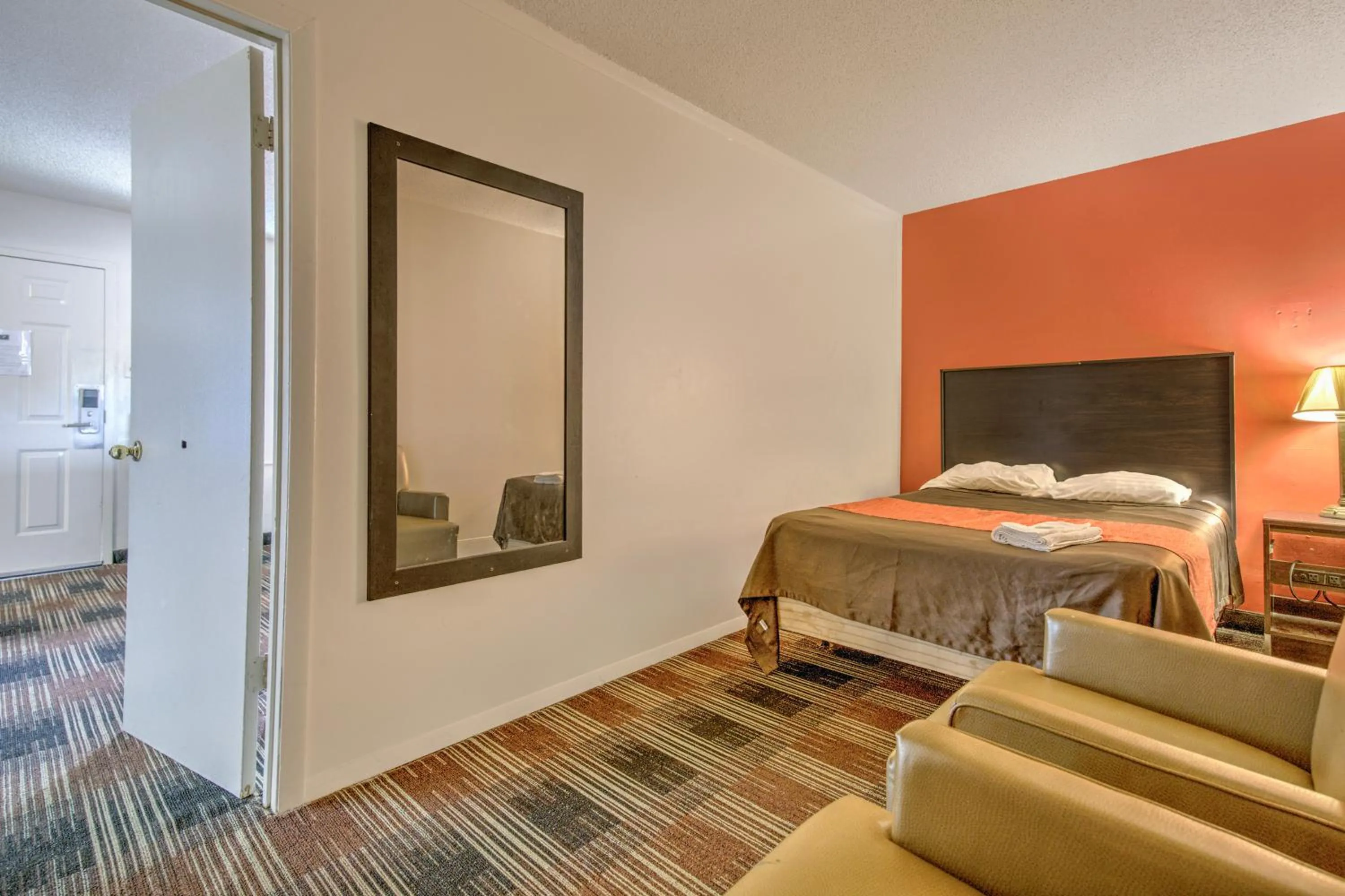 Bedroom, Bed in OYO Palm Leaf Motel