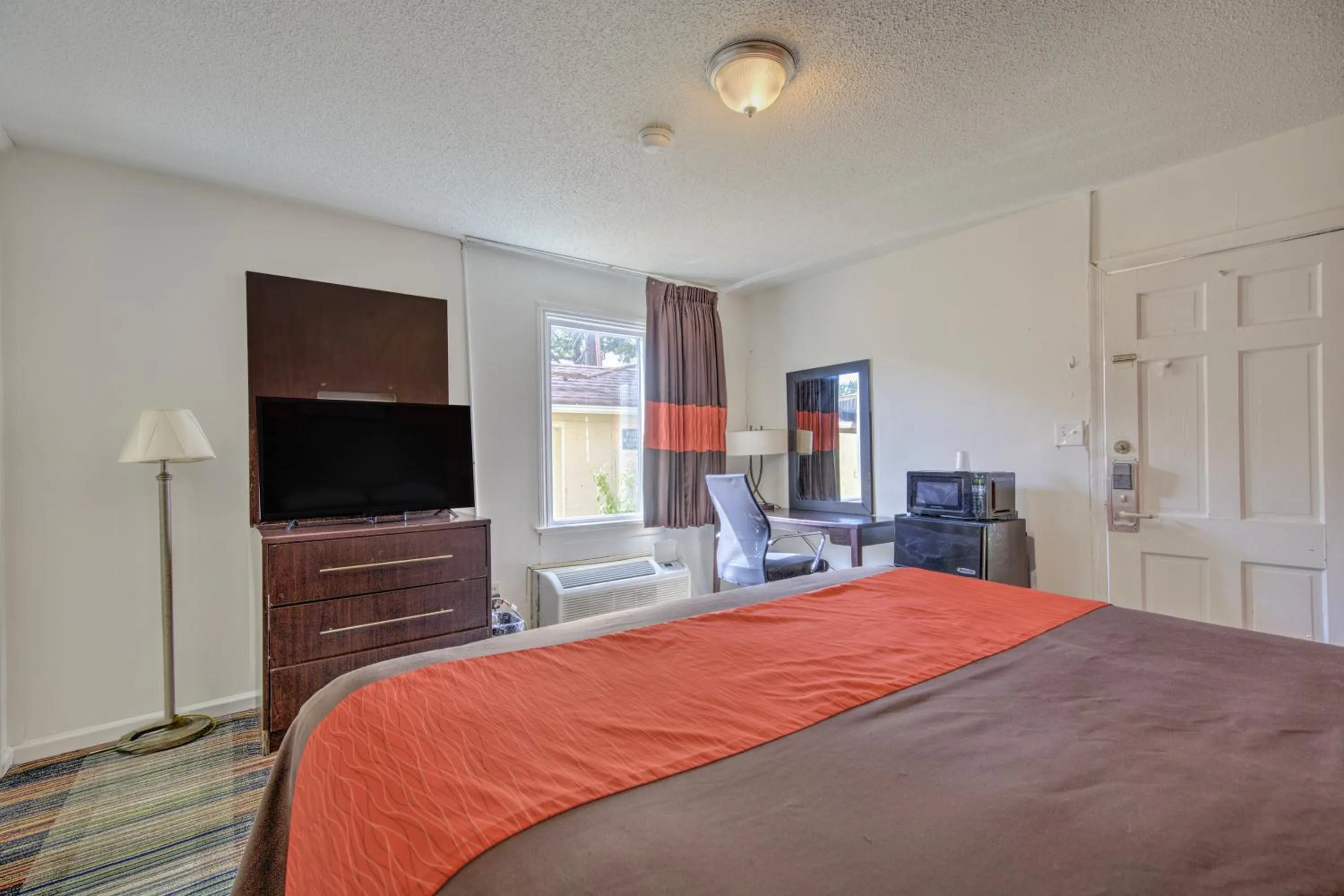 Bedroom, Bed in OYO Palm Leaf Motel