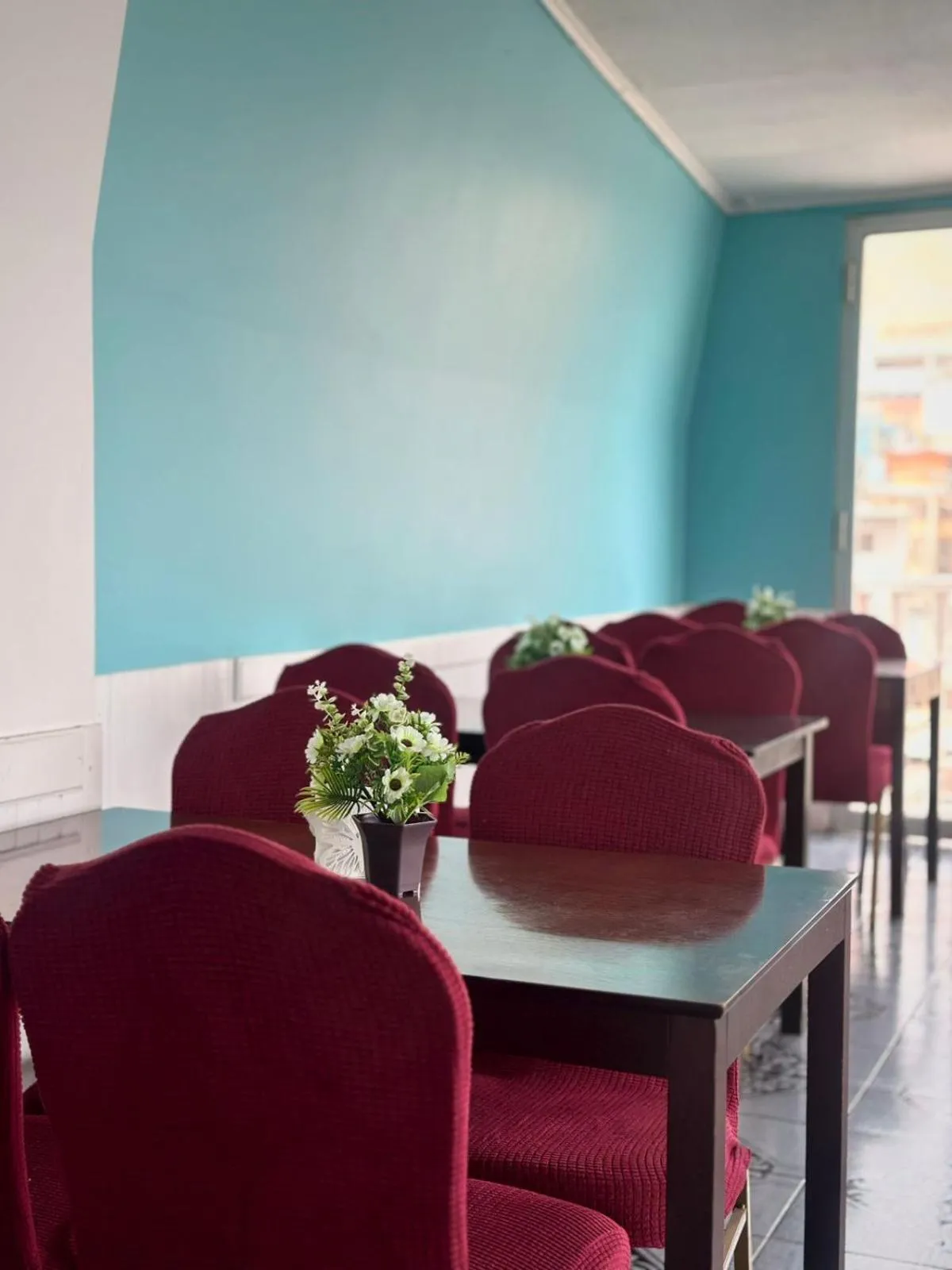 Dining area in Hotel Plaza Colon